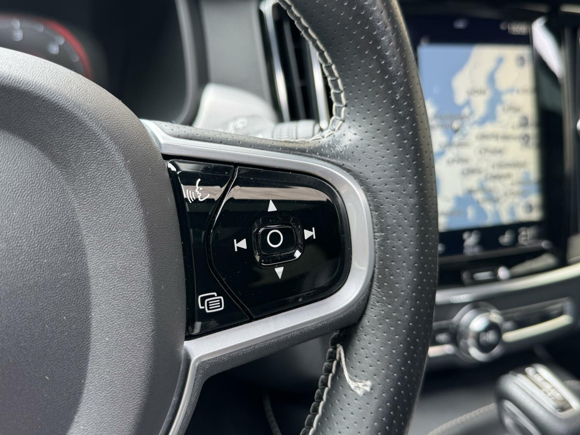 Volvo V90 2.0 D3 R-Design Automaat | Panoramadak | Leren bekleding | Camera met rondomzicht | Bowers&Wilkins | Adaptieve cruise control | Head-up Display | Apple CarPlay | LED | Parkeersensoren voor en achter 45638229-11.jpg | Timcars.nl