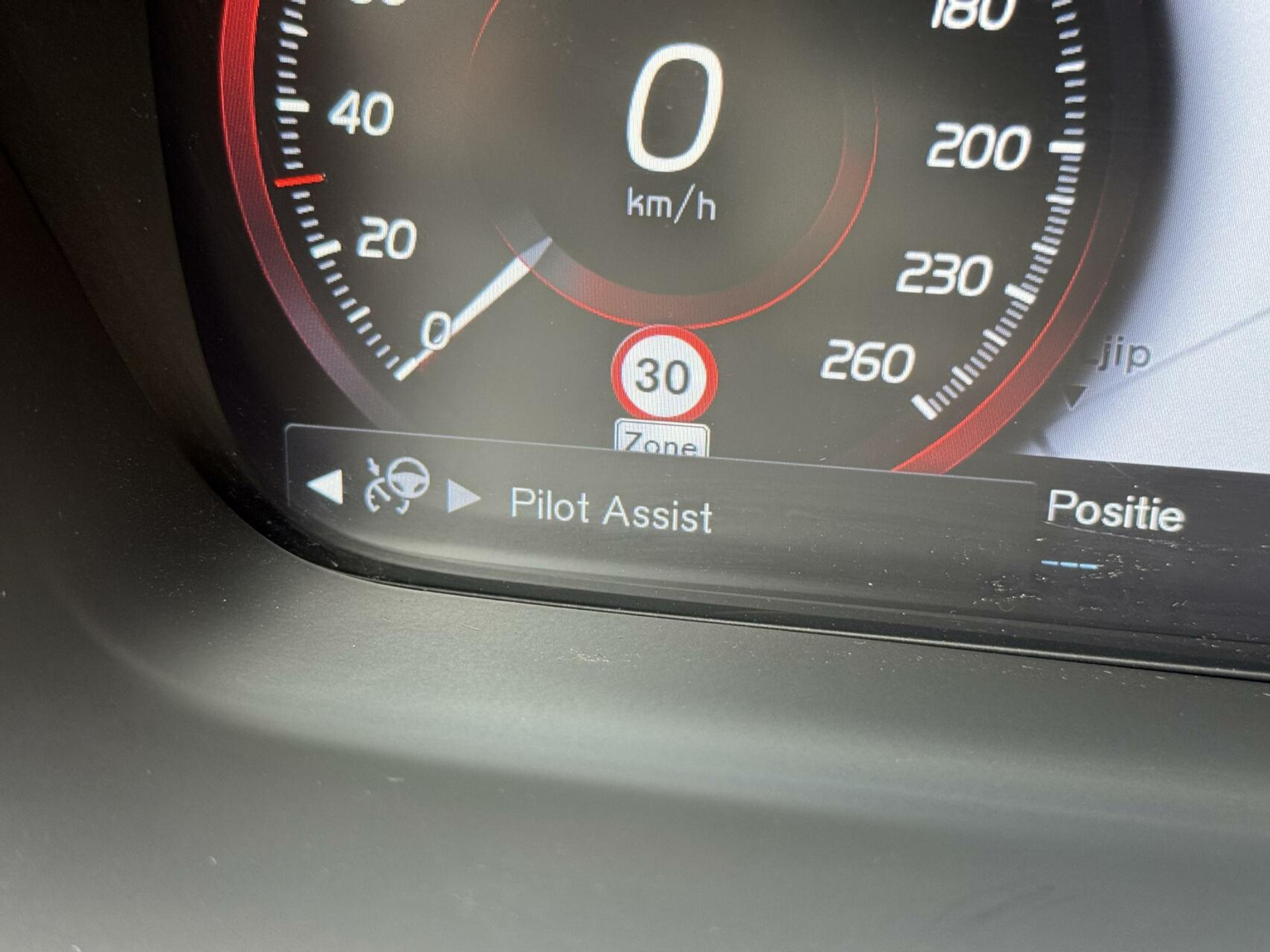 Volvo V90 2.0 D3 R-Design Automaat | Panoramadak | Leren bekleding | Camera met rondomzicht | Bowers&Wilkins | Adaptieve cruise control | Head-up Display | Apple CarPlay | LED | Parkeersensoren voor en achter 45638229-12.jpg | Timcars.nl