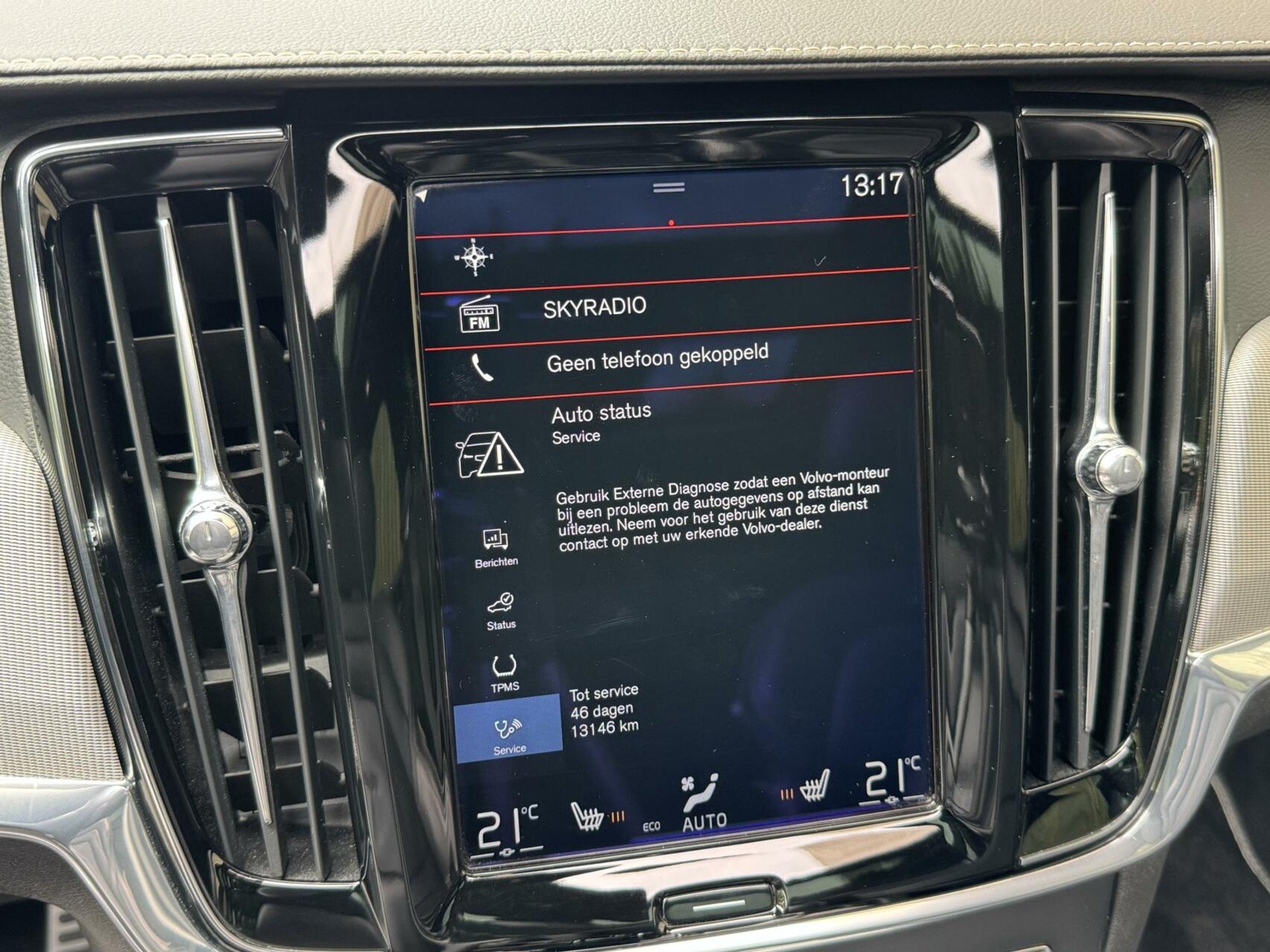 Volvo V90 2.0 D3 R-Design Automaat | Panoramadak | Leren bekleding | Camera met rondomzicht | Bowers&Wilkins | Adaptieve cruise control | Head-up Display | Apple CarPlay | LED | Parkeersensoren voor en achter 45638229-19.jpg | Timcars.nl
