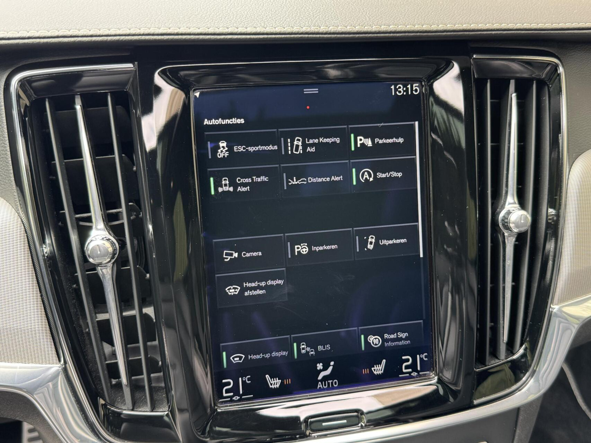 Volvo V90 2.0 D3 R-Design Automaat | Panoramadak | Leren bekleding | Camera met rondomzicht | Bowers&Wilkins | Adaptieve cruise control | Head-up Display | Apple CarPlay | LED | Parkeersensoren voor en achter 45638229-20.jpg | Timcars.nl