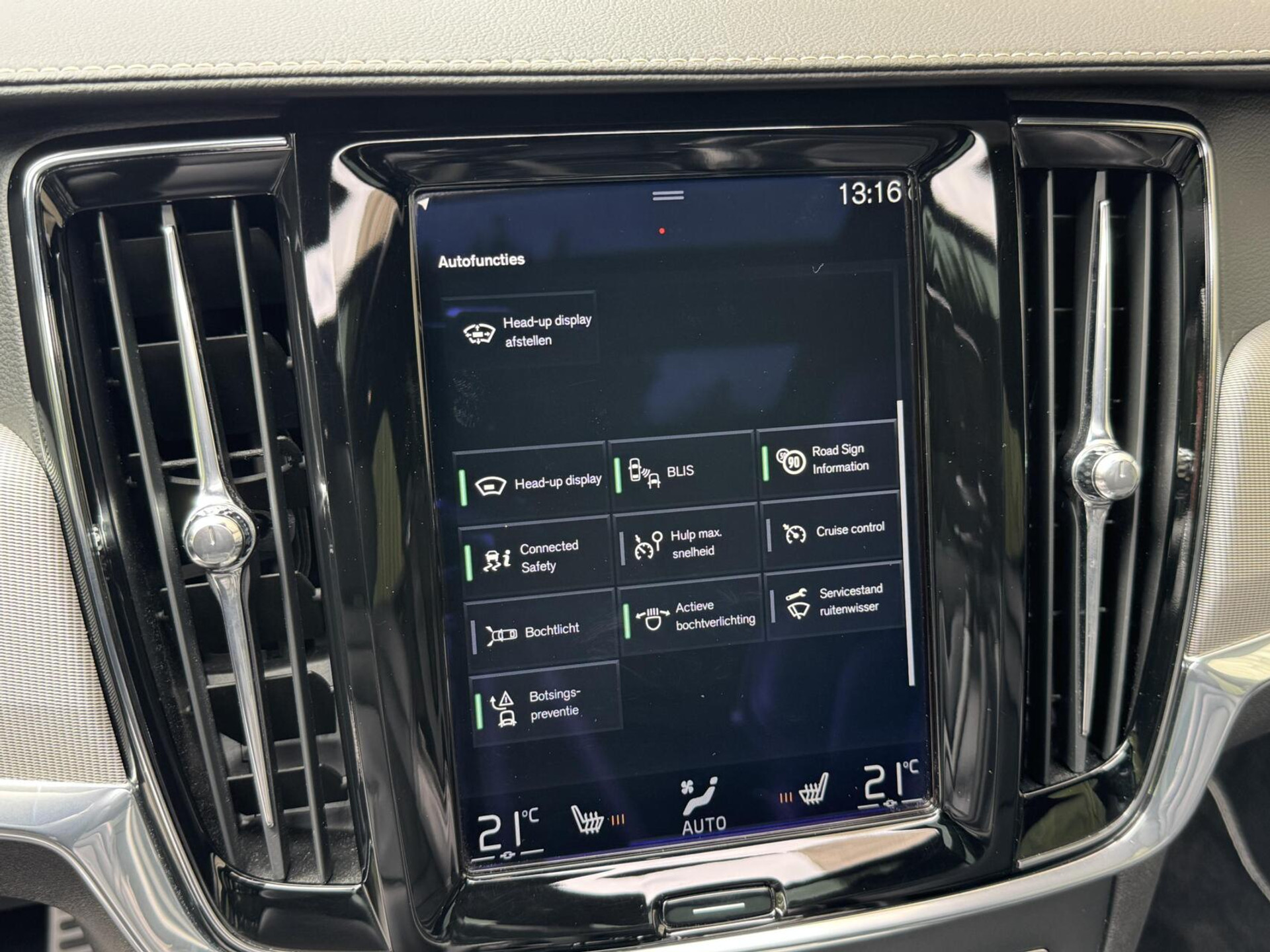 Volvo V90 2.0 D3 R-Design Automaat | Panoramadak | Leren bekleding | Camera met rondomzicht | Bowers&Wilkins | Adaptieve cruise control | Head-up Display | Apple CarPlay | LED | Parkeersensoren voor en achter 45638229-21.jpg | Timcars.nl