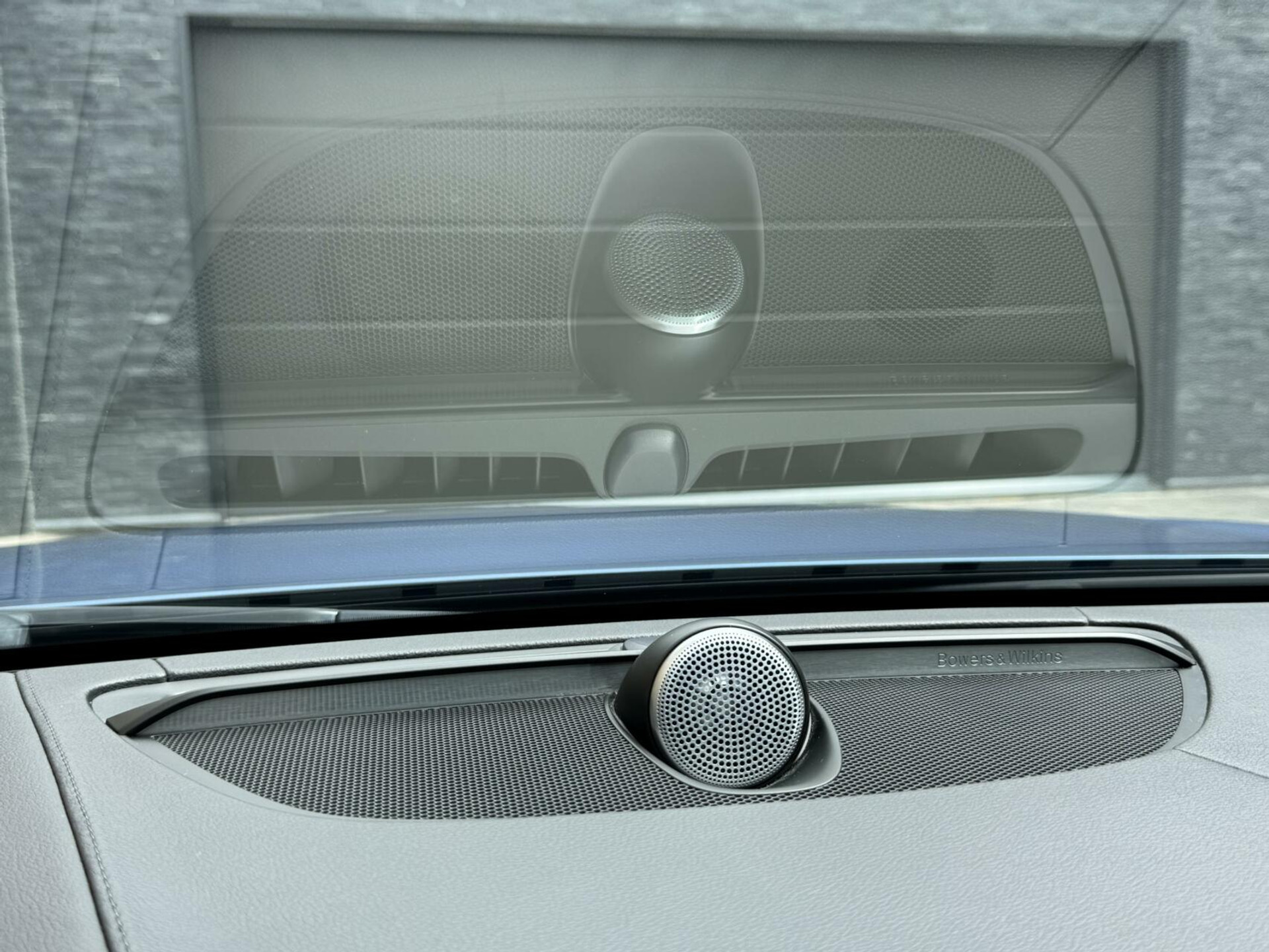 Volvo V90 2.0 D3 R-Design Automaat | Panoramadak | Leren bekleding | Camera met rondomzicht | Bowers&Wilkins | Adaptieve cruise control | Head-up Display | Apple CarPlay | LED | Parkeersensoren voor en achter 45638229-30.jpg | Timcars.nl