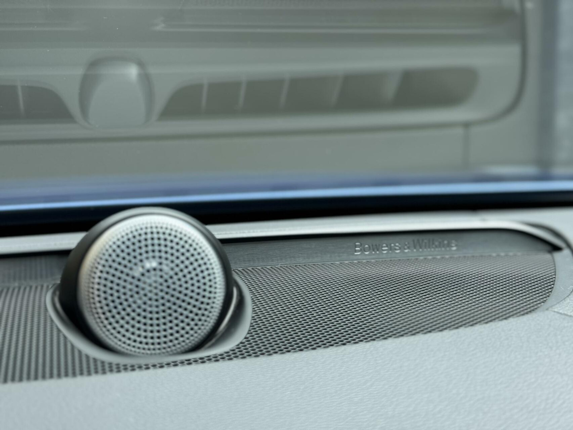 Volvo V90 2.0 D3 R-Design Automaat | Panoramadak | Leren bekleding | Camera met rondomzicht | Bowers&Wilkins | Adaptieve cruise control | Head-up Display | Apple CarPlay | LED | Parkeersensoren voor en achter 45638229-31.jpg | Timcars.nl