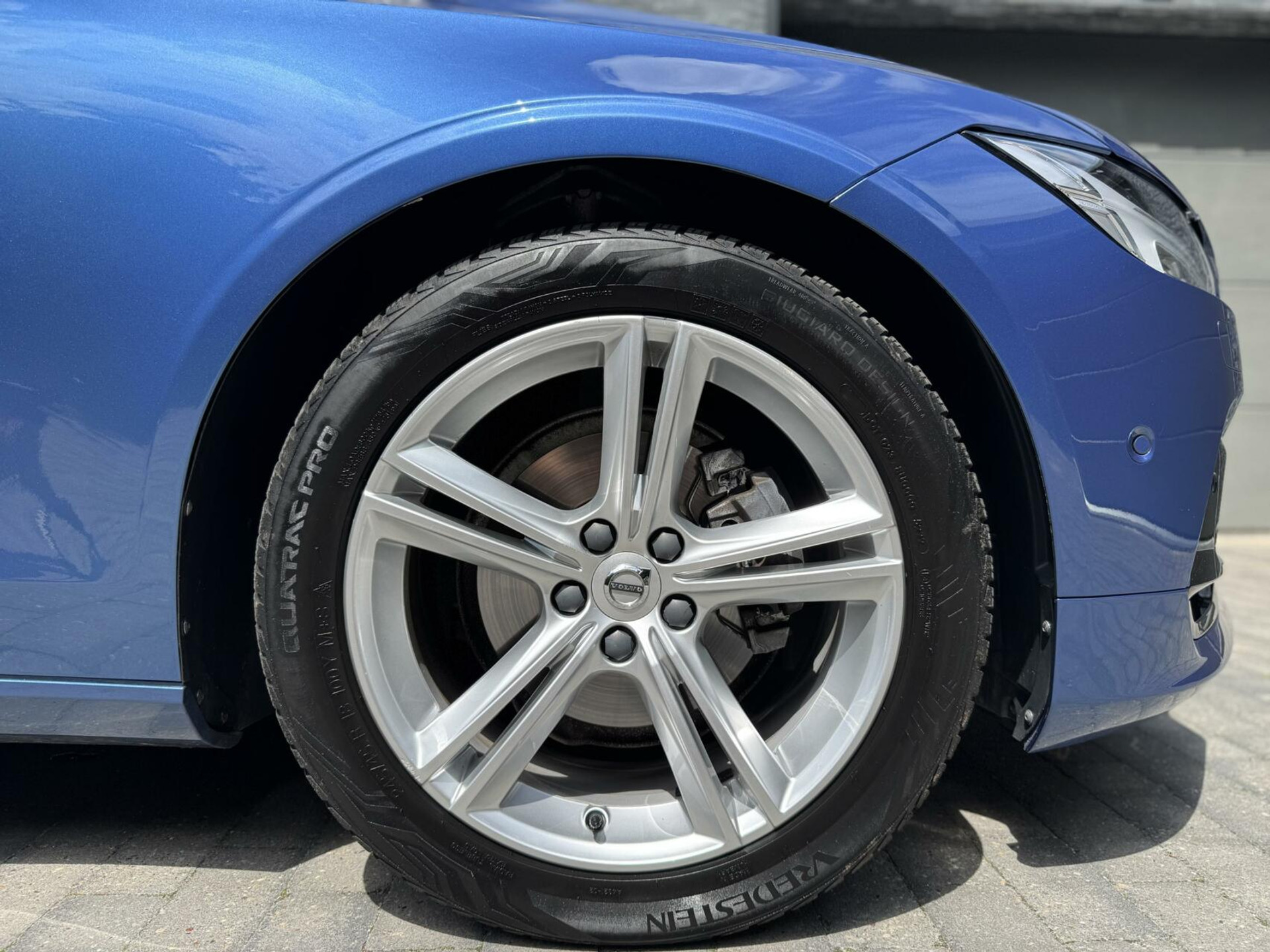 Volvo V90 2.0 D3 R-Design Automaat | Panoramadak | Leren bekleding | Camera met rondomzicht | Bowers&Wilkins | Adaptieve cruise control | Head-up Display | Apple CarPlay | LED | Parkeersensoren voor en achter 45638229-38.jpg | Timcars.nl