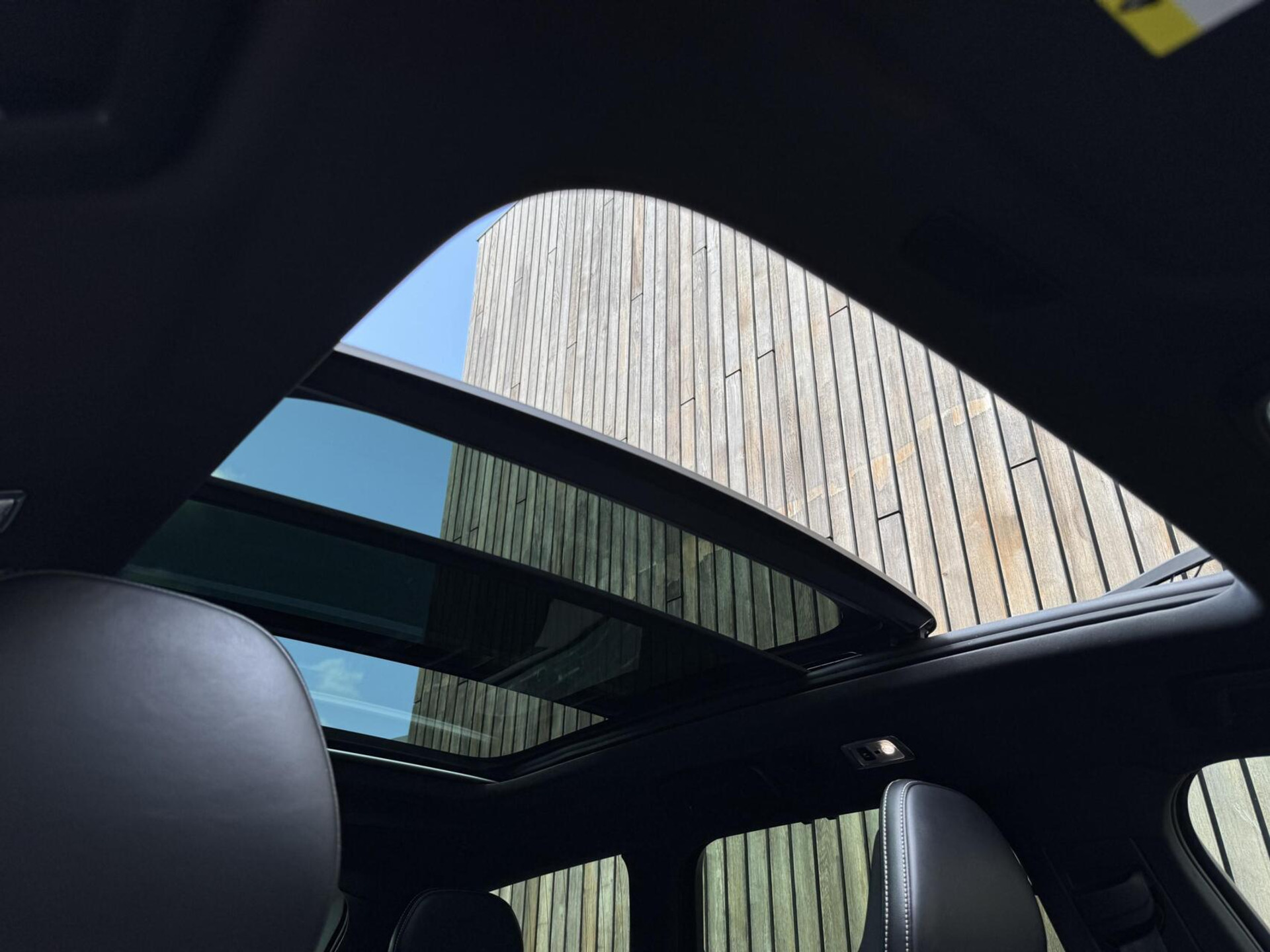 Volvo V90 2.0 D3 R-Design Automaat | Panoramadak | Leren bekleding | Camera met rondomzicht | Bowers&Wilkins | Adaptieve cruise control | Head-up Display | Apple CarPlay | LED | Parkeersensoren voor en achter 45638229-41.jpg | Timcars.nl