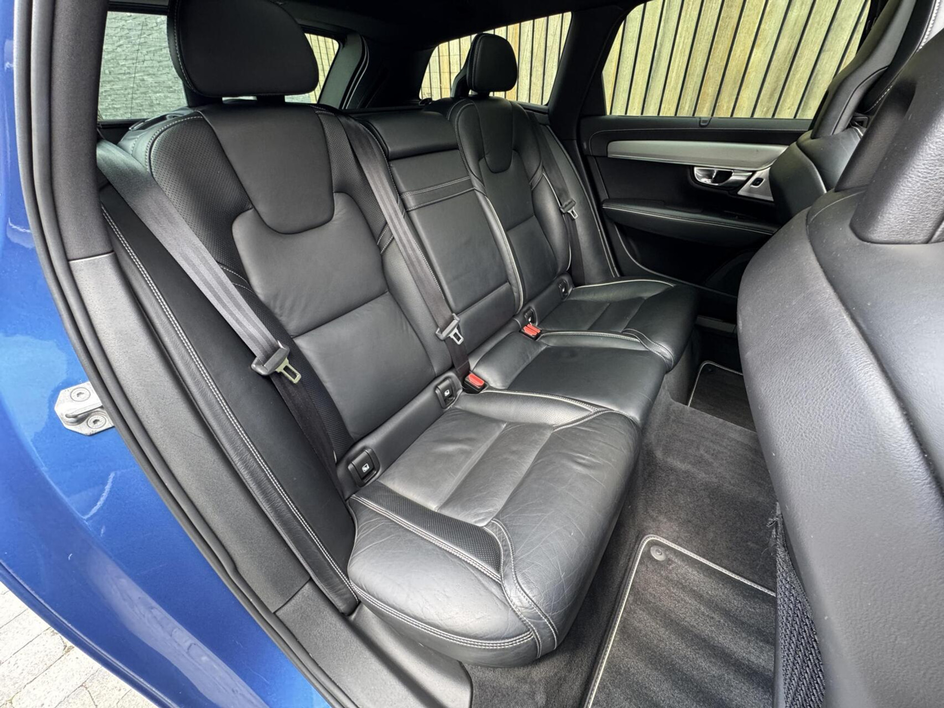 Volvo V90 2.0 D3 R-Design Automaat | Panoramadak | Leren bekleding | Camera met rondomzicht | Bowers&Wilkins | Adaptieve cruise control | Head-up Display | Apple CarPlay | LED | Parkeersensoren voor en achter 45638229-45.jpg | Timcars.nl