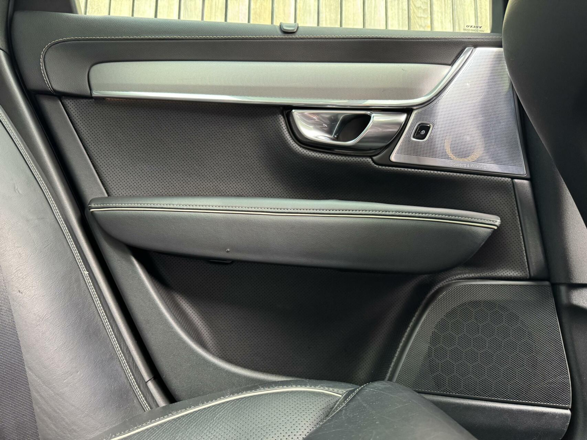 Volvo V90 2.0 D3 R-Design Automaat | Panoramadak | Leren bekleding | Camera met rondomzicht | Bowers&Wilkins | Adaptieve cruise control | Head-up Display | Apple CarPlay | LED | Parkeersensoren voor en achter 45638229-46.jpg | Timcars.nl