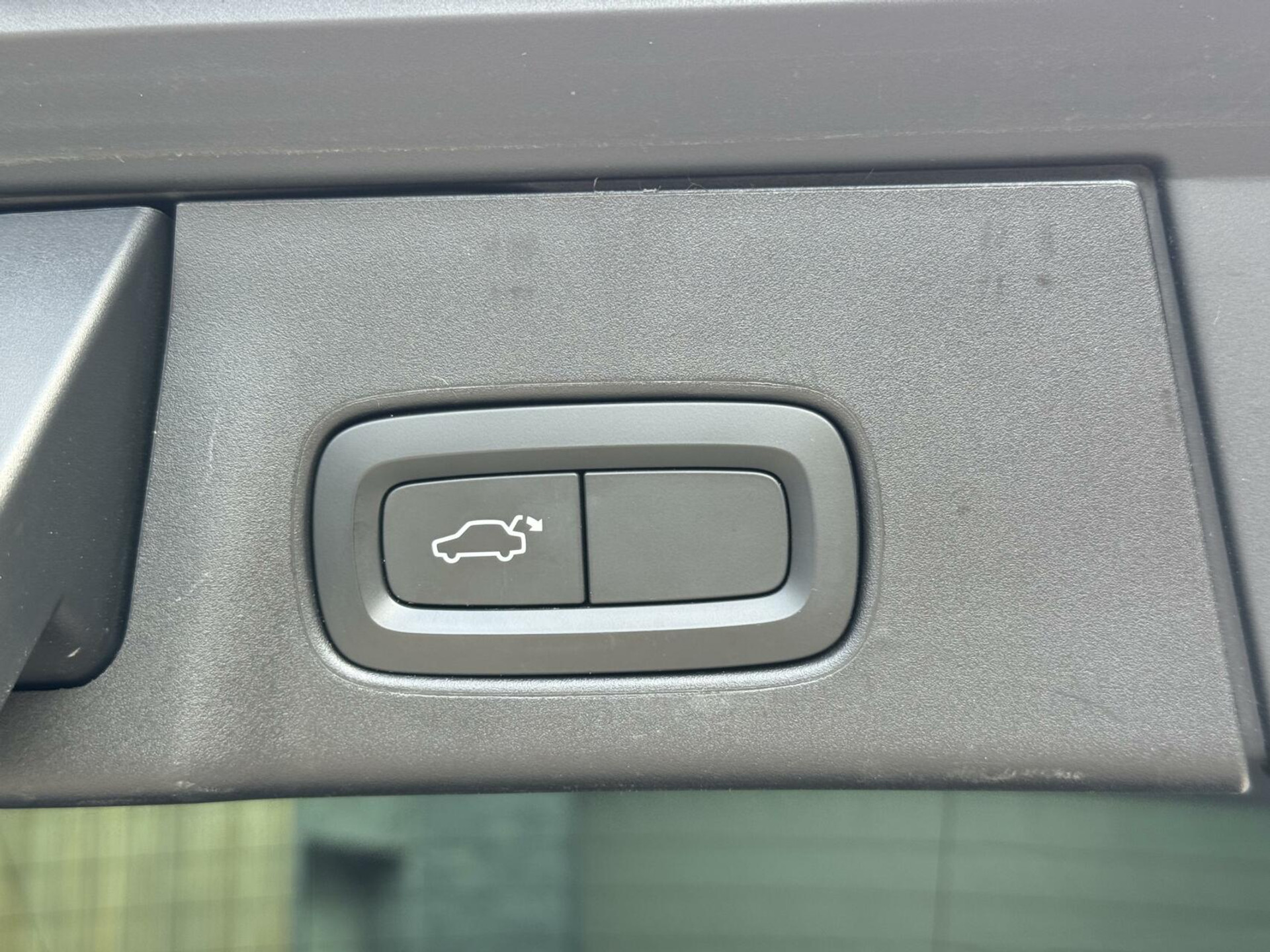 Volvo V90 2.0 D3 R-Design Automaat | Panoramadak | Leren bekleding | Camera met rondomzicht | Bowers&Wilkins | Adaptieve cruise control | Head-up Display | Apple CarPlay | LED | Parkeersensoren voor en achter 45638229-51.jpg | Timcars.nl