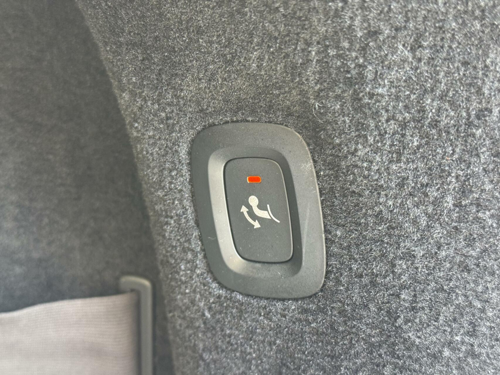 Volvo V90 2.0 D3 R-Design Automaat | Panoramadak | Leren bekleding | Camera met rondomzicht | Bowers&Wilkins | Adaptieve cruise control | Head-up Display | Apple CarPlay | LED | Parkeersensoren voor en achter 45638229-52.jpg | Timcars.nl