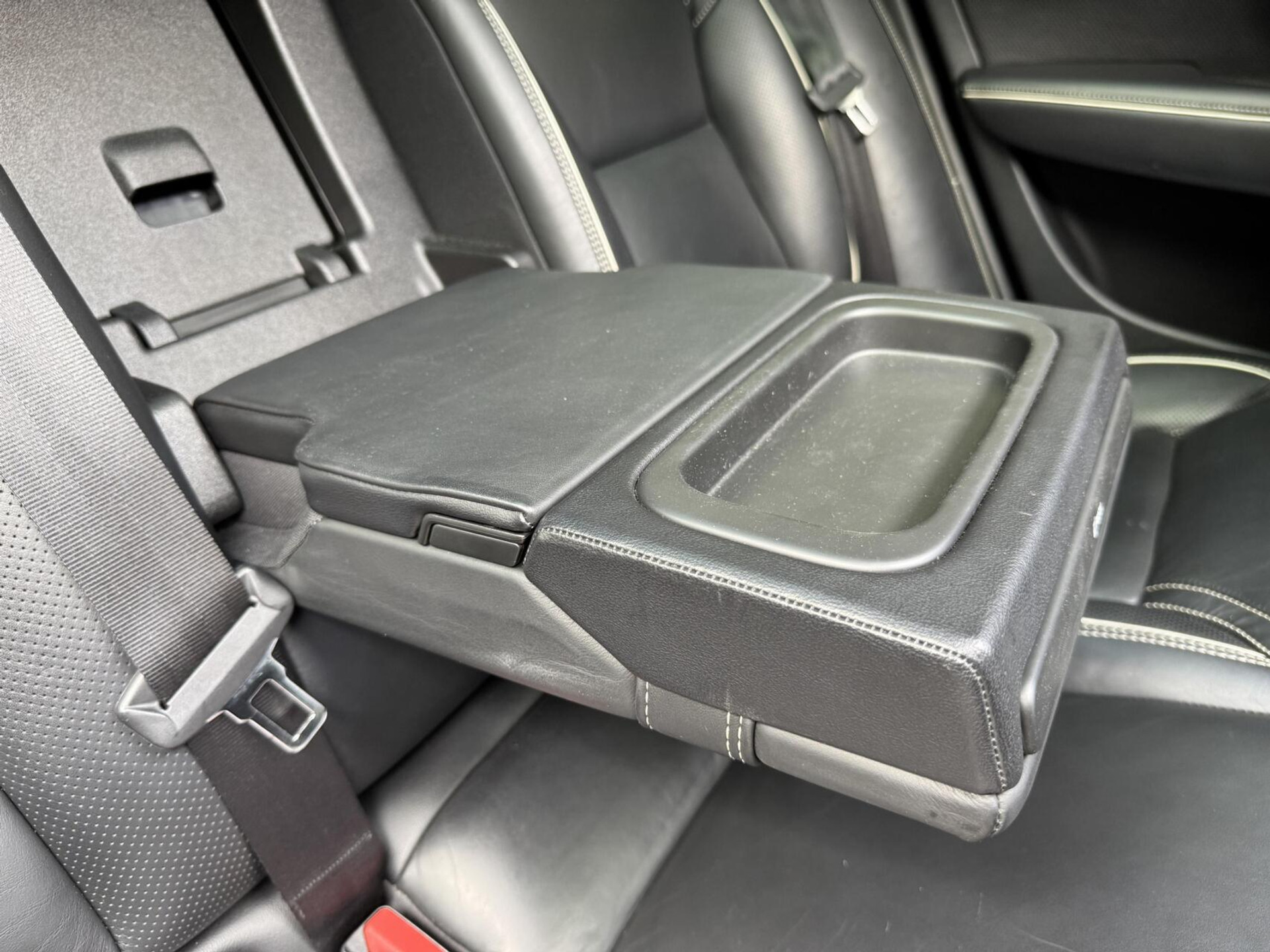 Volvo V90 2.0 D3 R-Design Automaat | Panoramadak | Leren bekleding | Camera met rondomzicht | Bowers&Wilkins | Adaptieve cruise control | Head-up Display | Apple CarPlay | LED | Parkeersensoren voor en achter 45638229-58.jpg | Timcars.nl