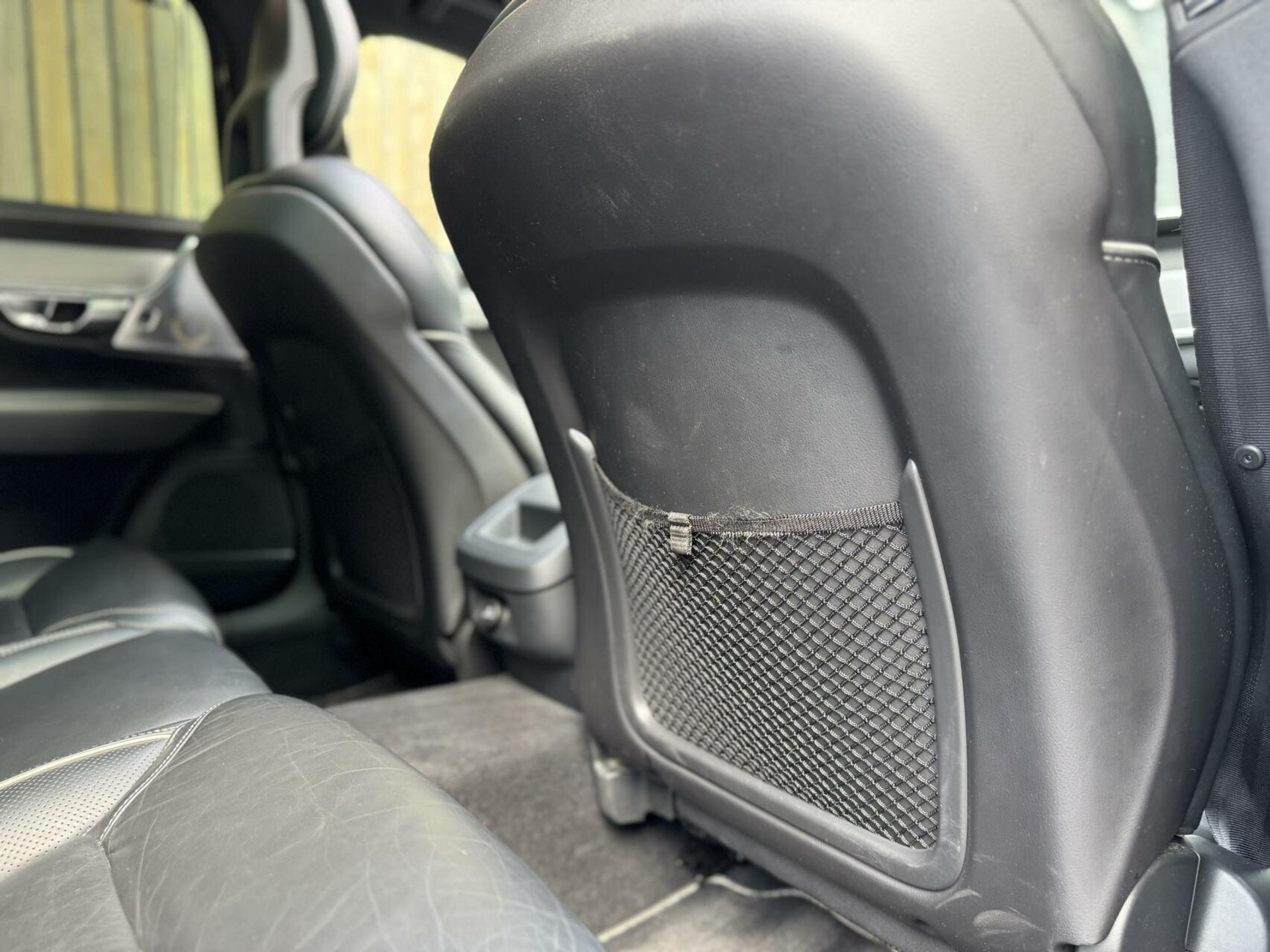 Volvo V90 2.0 D3 R-Design Automaat | Panoramadak | Leren bekleding | Camera met rondomzicht | Bowers&Wilkins | Adaptieve cruise control | Head-up Display | Apple CarPlay | LED | Parkeersensoren voor en achter 45638229-59.jpg | Timcars.nl