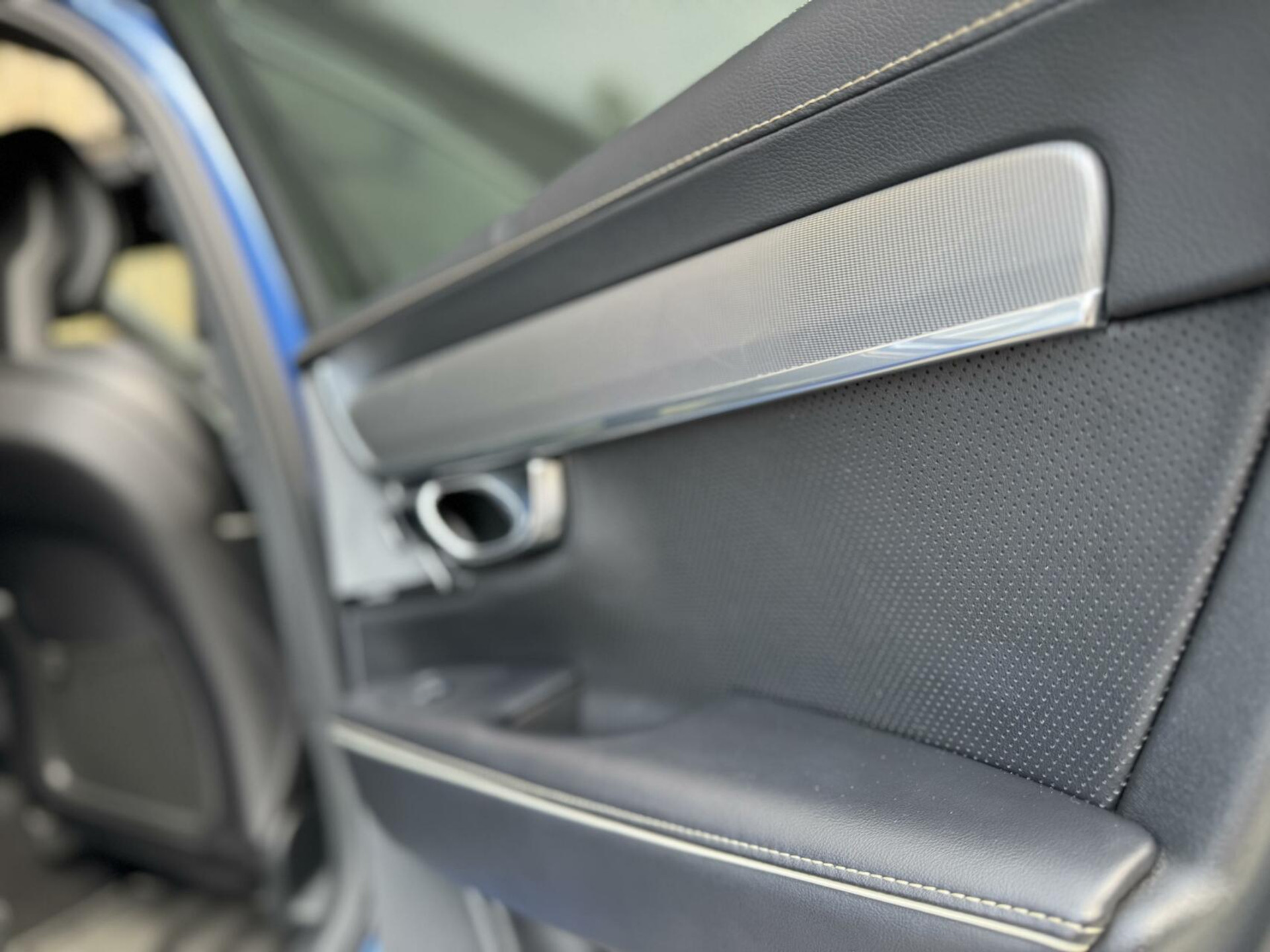 Volvo V90 2.0 D3 R-Design Automaat | Panoramadak | Leren bekleding | Camera met rondomzicht | Bowers&Wilkins | Adaptieve cruise control | Head-up Display | Apple CarPlay | LED | Parkeersensoren voor en achter 45638229-60.jpg | Timcars.nl