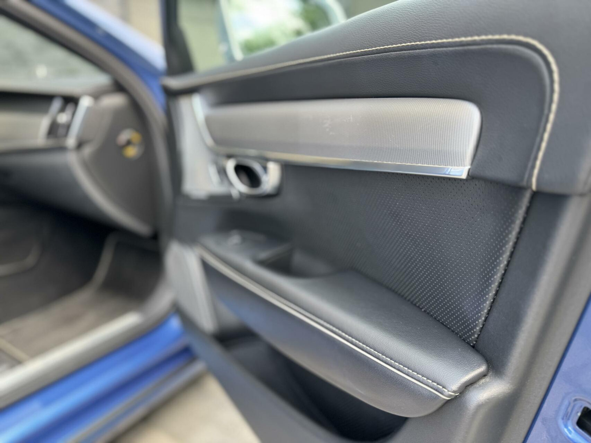 Volvo V90 2.0 D3 R-Design Automaat | Panoramadak | Leren bekleding | Camera met rondomzicht | Bowers&Wilkins | Adaptieve cruise control | Head-up Display | Apple CarPlay | LED | Parkeersensoren voor en achter 45638229-62.jpg | Timcars.nl