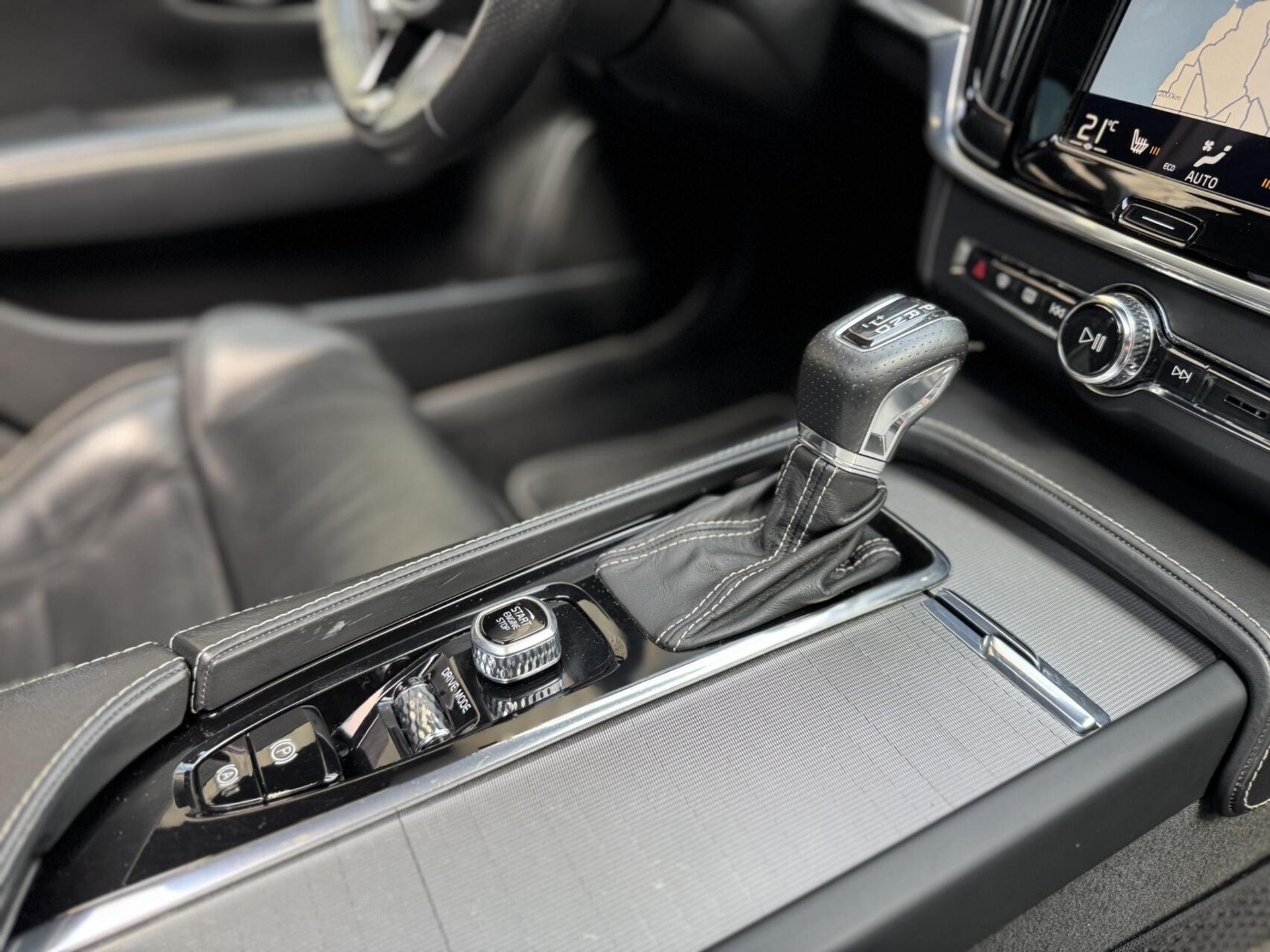 Volvo V90 2.0 D3 R-Design Automaat | Panoramadak | Leren bekleding | Camera met rondomzicht | Bowers&Wilkins | Adaptieve cruise control | Head-up Display | Apple CarPlay | LED | Parkeersensoren voor en achter 45638229-64.jpg | Timcars.nl