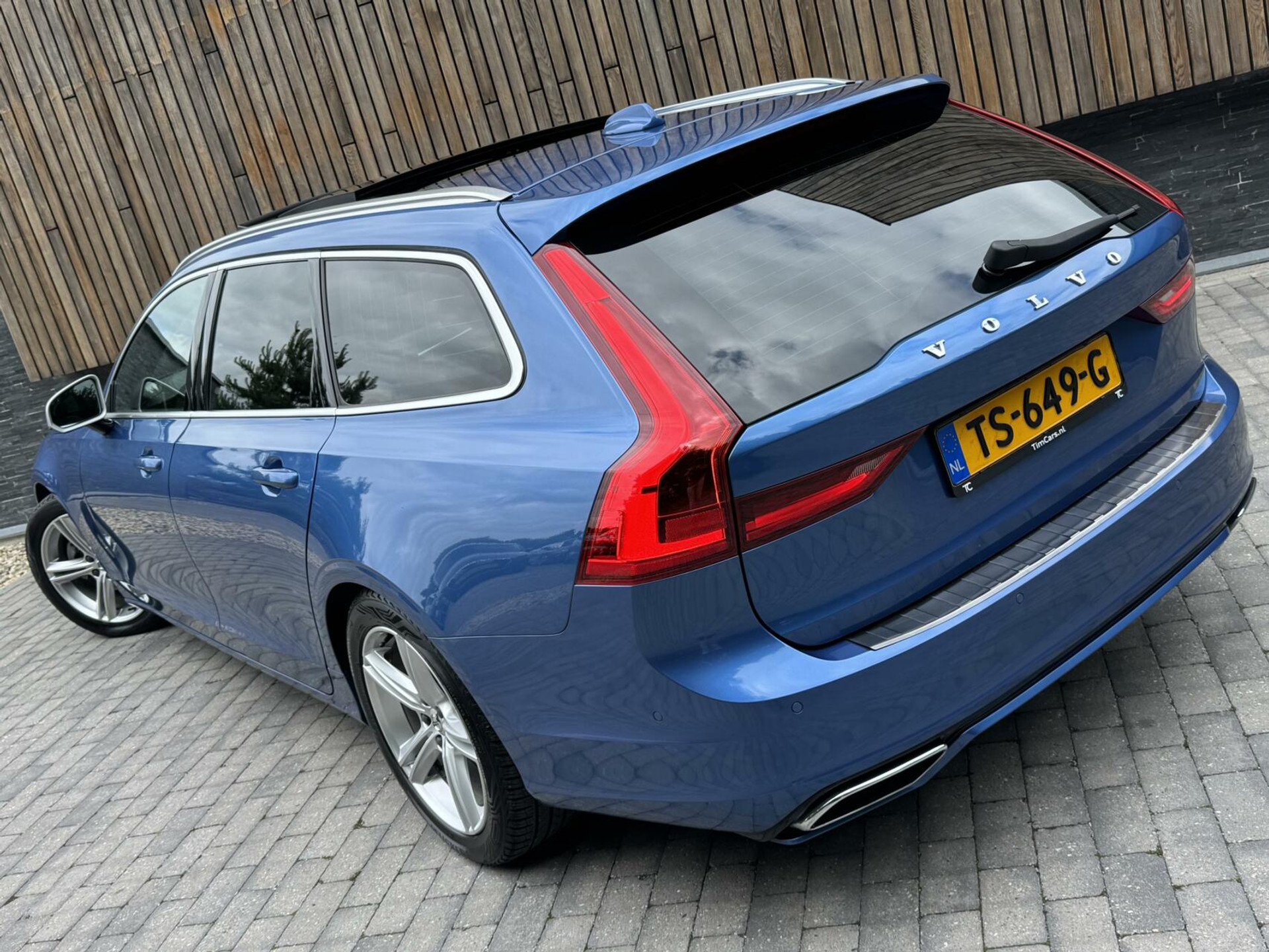 Volvo V90 2.0 D3 R-Design Automaat | Panoramadak | Leren bekleding | Camera met rondomzicht | Bowers&Wilkins | Adaptieve cruise control | Head-up Display | Apple CarPlay | LED | Parkeersensoren voor en achter 45638229-67.jpg | Timcars.nl