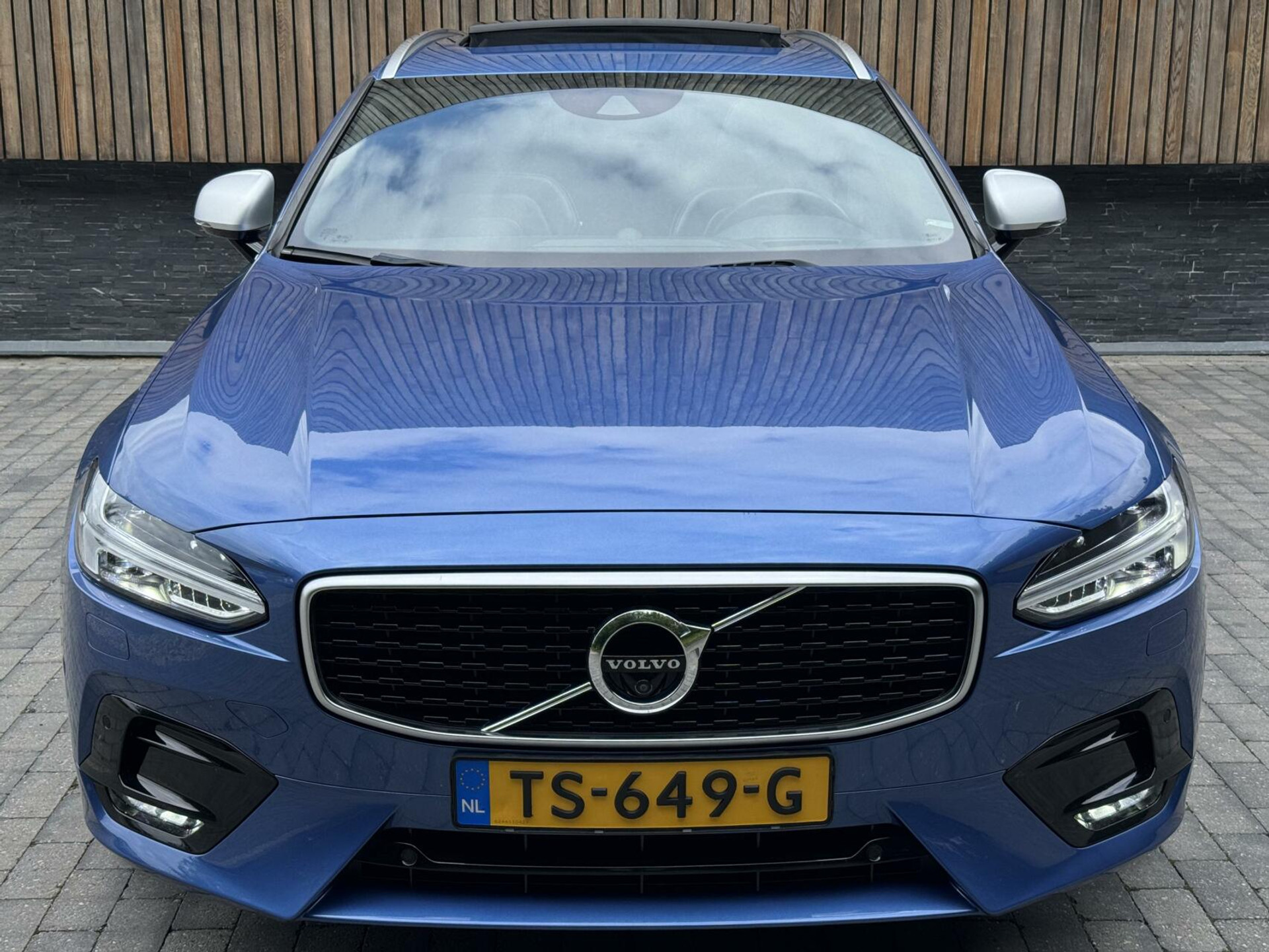 Volvo V90 2.0 D3 R-Design Automaat | Panoramadak | Leren bekleding | Camera met rondomzicht | Bowers&Wilkins | Adaptieve cruise control | Head-up Display | Apple CarPlay | LED | Parkeersensoren voor en achter 45638229-71.jpg | Timcars.nl