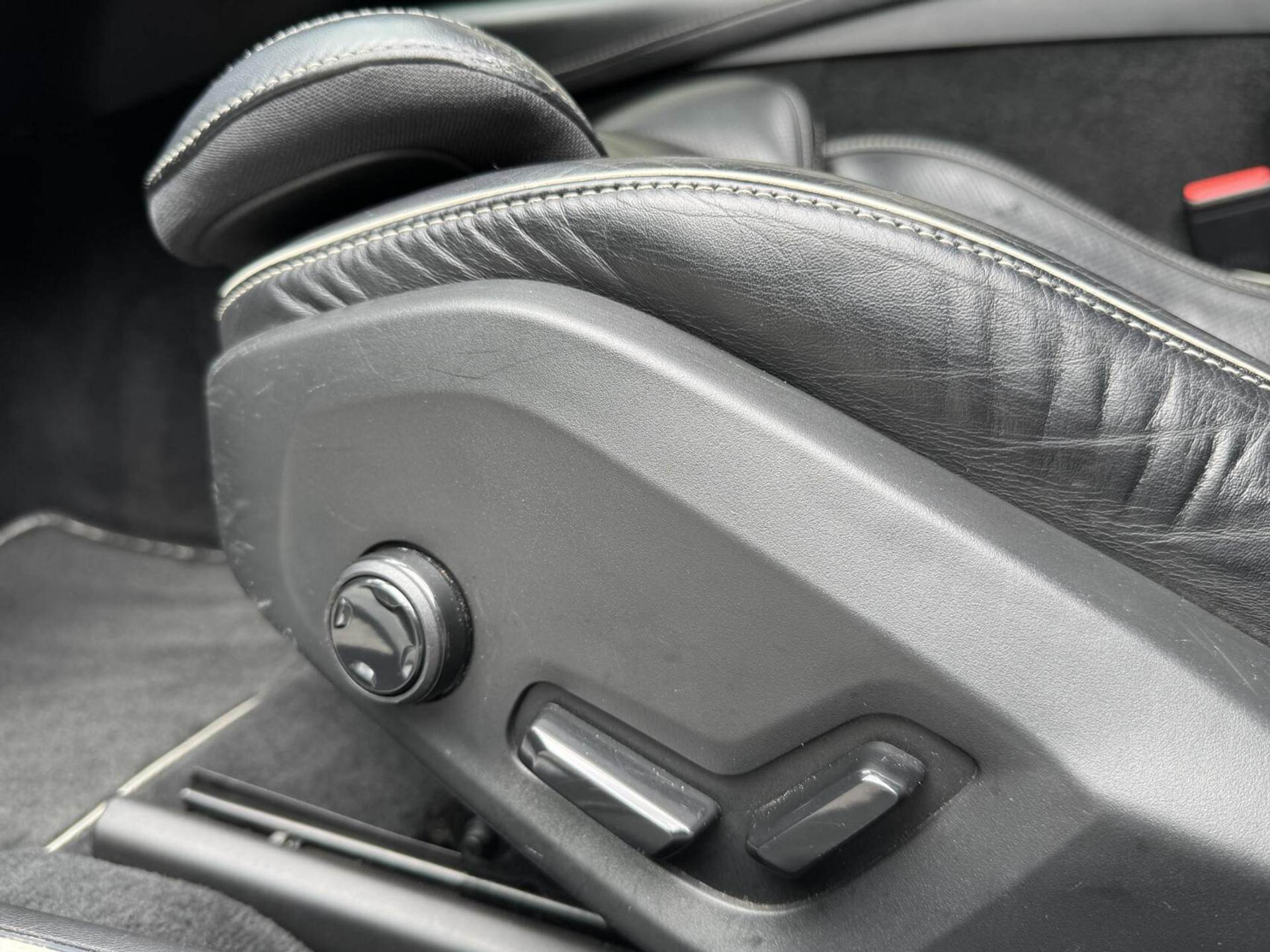 Volvo V90 2.0 D3 R-Design Automaat | Panoramadak | Leren bekleding | Camera met rondomzicht | Bowers&Wilkins | Adaptieve cruise control | Head-up Display | Apple CarPlay | LED | Parkeersensoren voor en achter 45638229-8.jpg | Timcars.nl