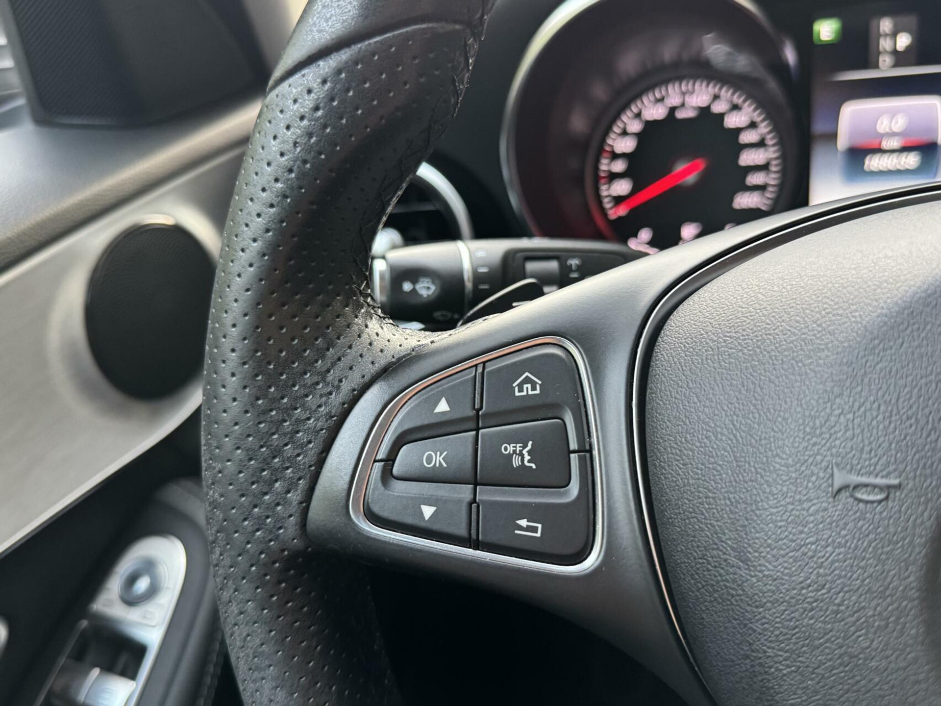 Mercedes-Benz C-Klasse Estate 180 Business Automaat Navigatiesysteem | Trekhaak | LED verlichting | Climate control | Cruise control | Getint glas | 17 inch lichtmetalen velgen | Achteruitrijcamera | Parkeersensoren voor achter 45666873-10.jpg | Timcars.nl