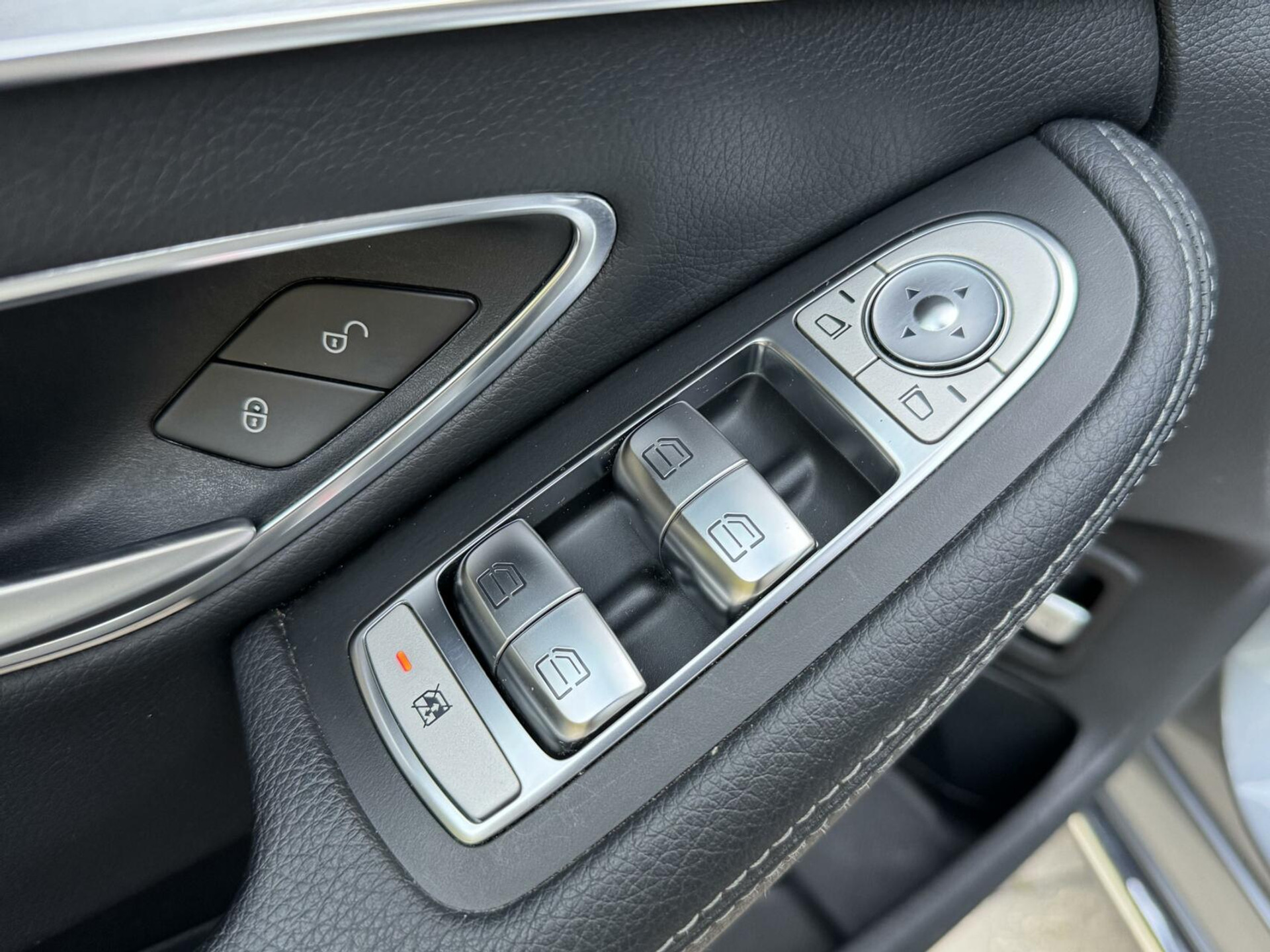 Mercedes-Benz C-Klasse Estate 180 Business Automaat Navigatiesysteem | Trekhaak | LED verlichting | Climate control | Cruise control | Getint glas | 17 inch lichtmetalen velgen | Achteruitrijcamera | Parkeersensoren voor achter 45666873-3.jpg | Timcars.nl