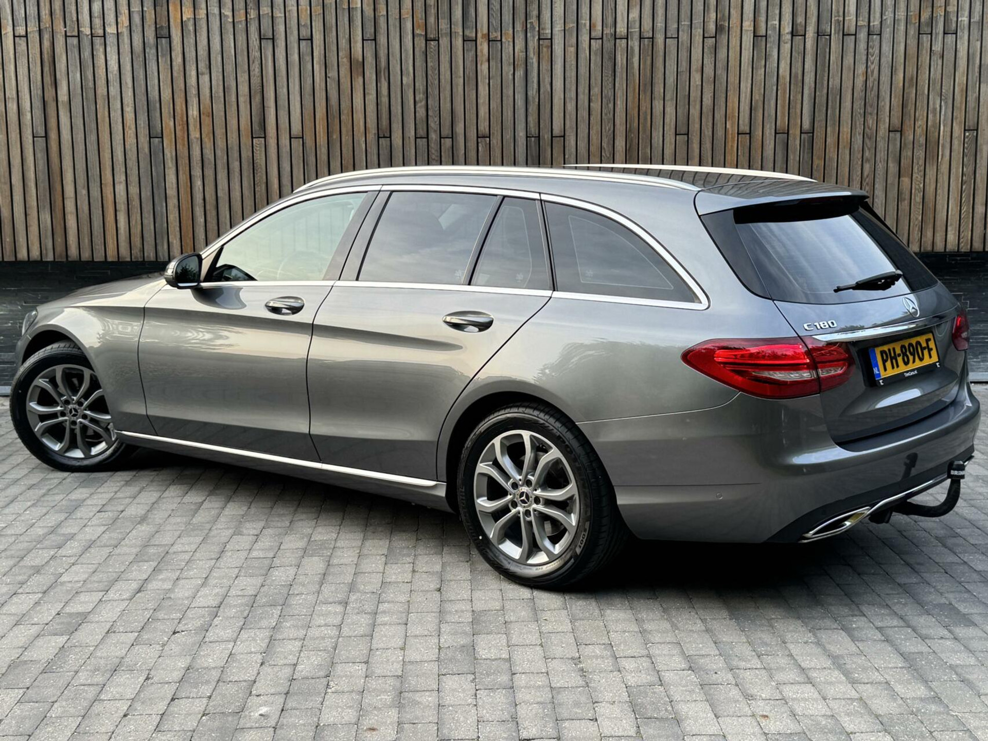 Mercedes-Benz C-Klasse Estate 180 Business Automaat Navigatiesysteem | Trekhaak | LED verlichting | Climate control | Cruise control | Getint glas | 17 inch lichtmetalen velgen | Achteruitrijcamera | Parkeersensoren voor achter 45666873-30.jpg | Timcars.nl
