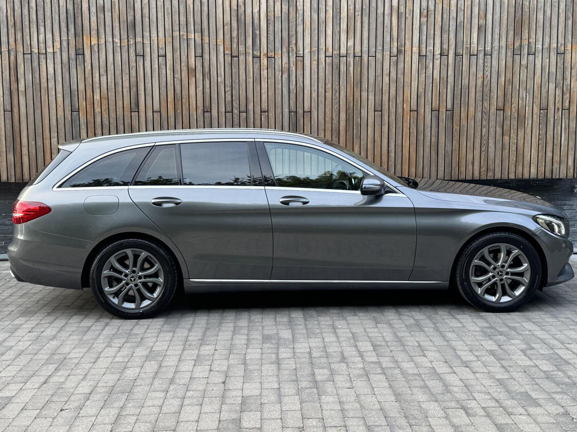 Mercedes-Benz C-Klasse Estate 180 Business Automaat Navigatiesysteem | Trekhaak | LED verlichting | Climate control | Cruise control | Getint glas | 17 inch lichtmetalen velgen | Achteruitrijcamera | Parkeersensoren voor achter 45666873-31.jpg | Timcars.nl