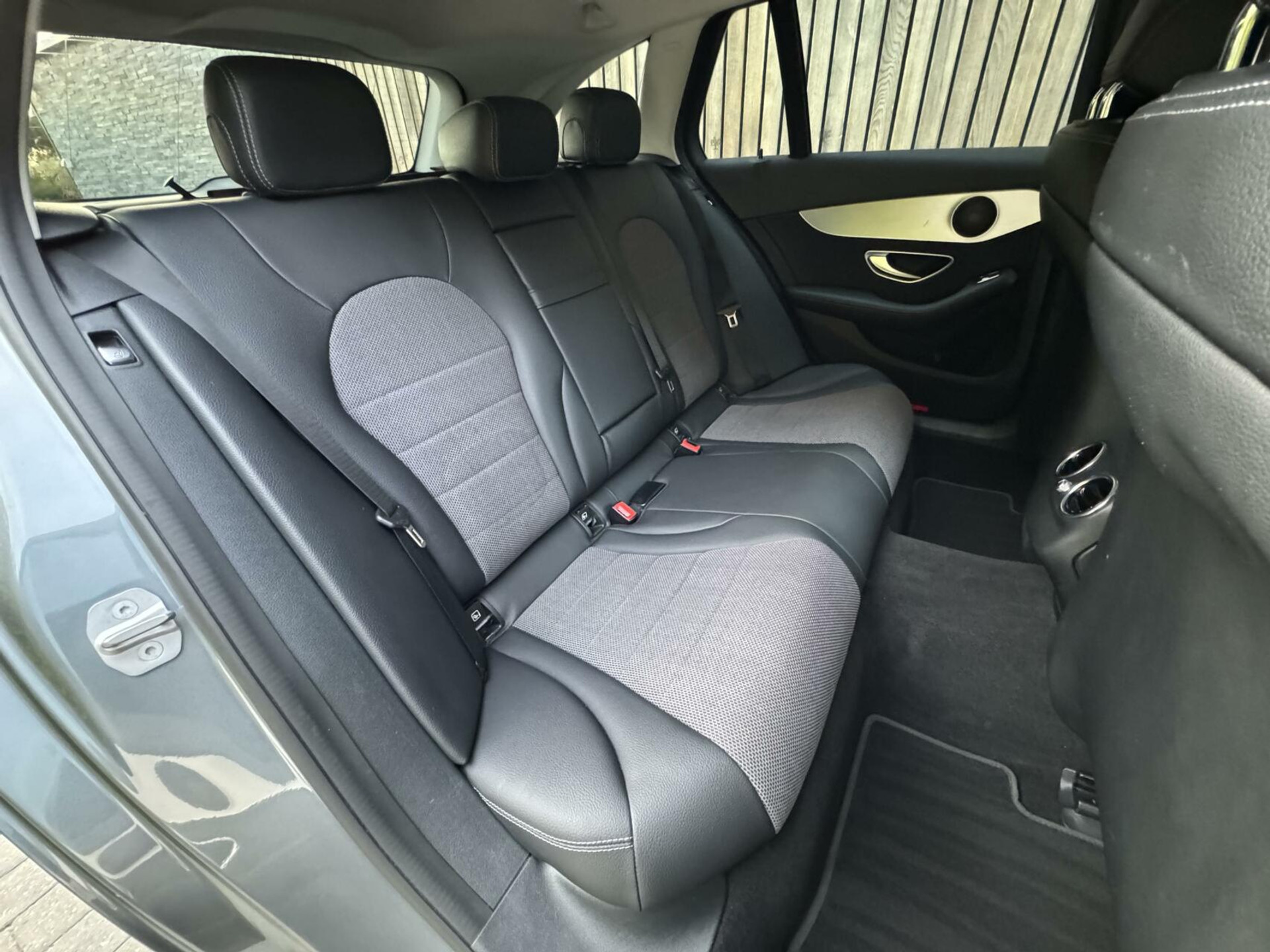 Mercedes-Benz C-Klasse Estate 180 Business Automaat Navigatiesysteem | Trekhaak | LED verlichting | Climate control | Cruise control | Getint glas | 17 inch lichtmetalen velgen | Achteruitrijcamera | Parkeersensoren voor achter 45666873-37.jpg | Timcars.nl