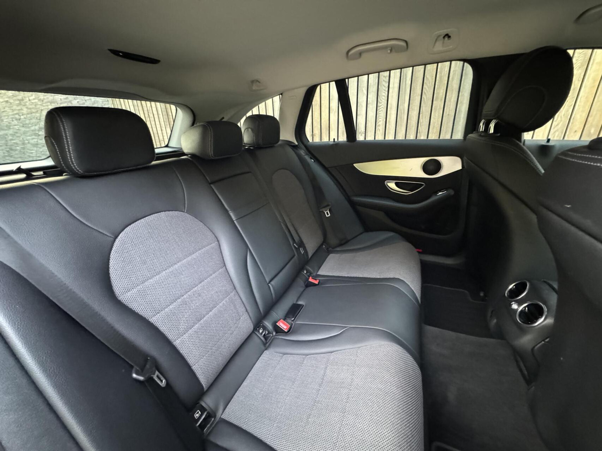 Mercedes-Benz C-Klasse Estate 180 Business Automaat Navigatiesysteem | Trekhaak | LED verlichting | Climate control | Cruise control | Getint glas | 17 inch lichtmetalen velgen | Achteruitrijcamera | Parkeersensoren voor achter 45666873-39.jpg | Timcars.nl