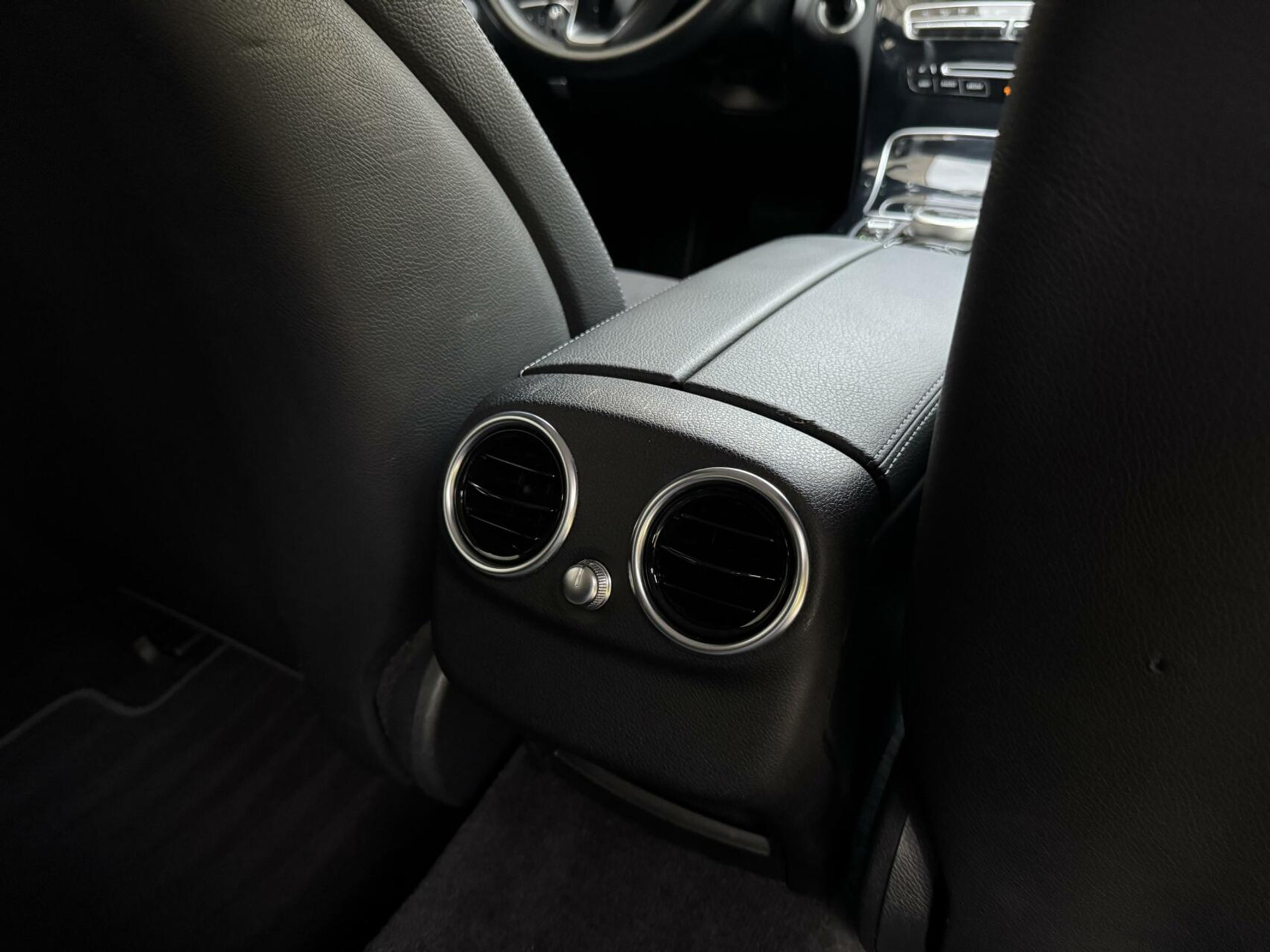 Mercedes-Benz C-Klasse Estate 180 Business Automaat Navigatiesysteem | Trekhaak | LED verlichting | Climate control | Cruise control | Getint glas | 17 inch lichtmetalen velgen | Achteruitrijcamera | Parkeersensoren voor achter 45666873-40.jpg | Timcars.nl