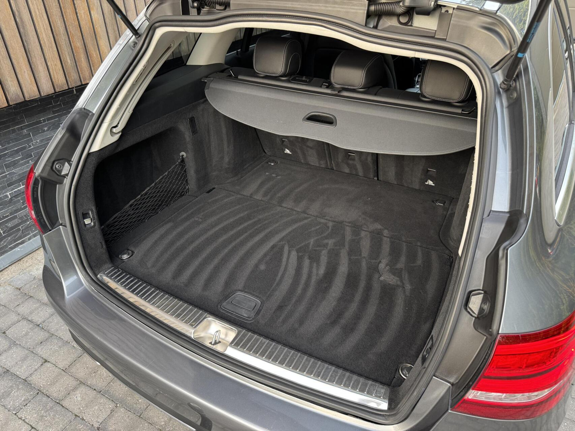 Mercedes-Benz C-Klasse Estate 180 Business Automaat Navigatiesysteem | Trekhaak | LED verlichting | Climate control | Cruise control | Getint glas | 17 inch lichtmetalen velgen | Achteruitrijcamera | Parkeersensoren voor achter 45666873-41.jpg | Timcars.nl