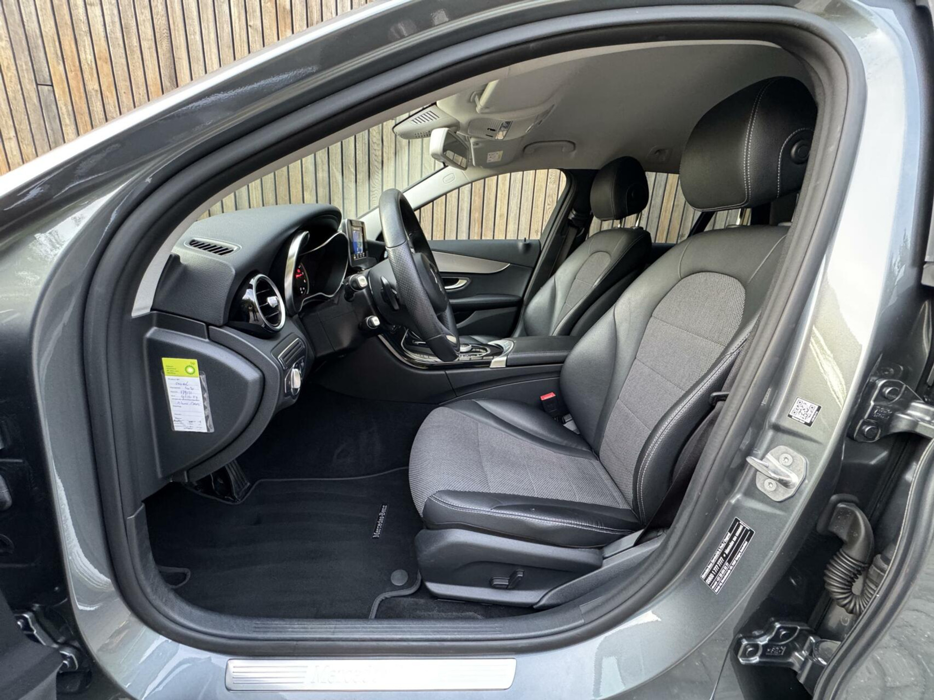 Mercedes-Benz C-Klasse Estate 180 Business Automaat Navigatiesysteem | Trekhaak | LED verlichting | Climate control | Cruise control | Getint glas | 17 inch lichtmetalen velgen | Achteruitrijcamera | Parkeersensoren voor achter 45666873-8.jpg | Timcars.nl