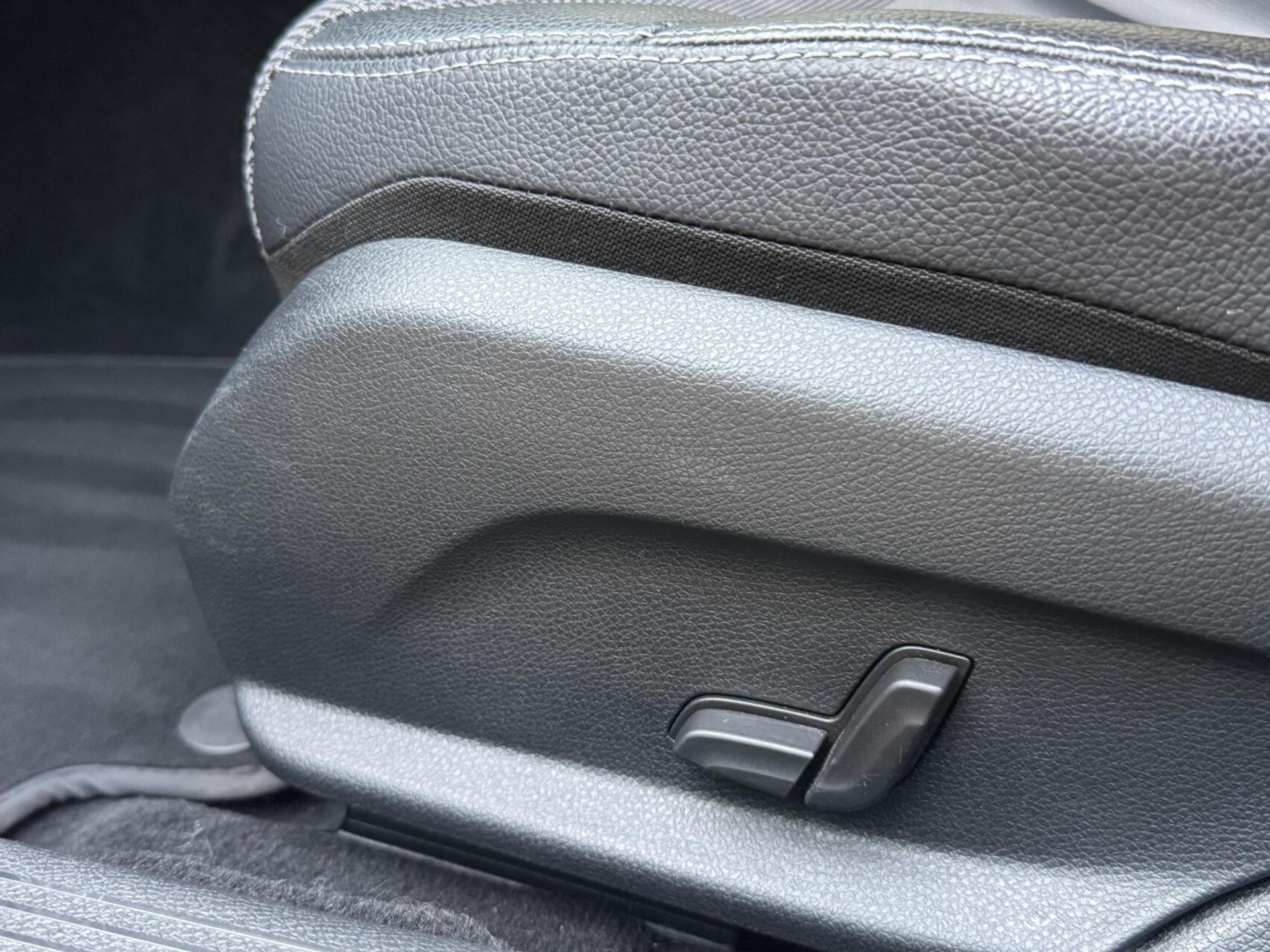 Mercedes-Benz C-Klasse Estate 180 Business Automaat Navigatiesysteem | Trekhaak | LED verlichting | Climate control | Cruise control | Getint glas | 17 inch lichtmetalen velgen | Achteruitrijcamera | Parkeersensoren voor achter 45666873-9.jpg | Timcars.nl