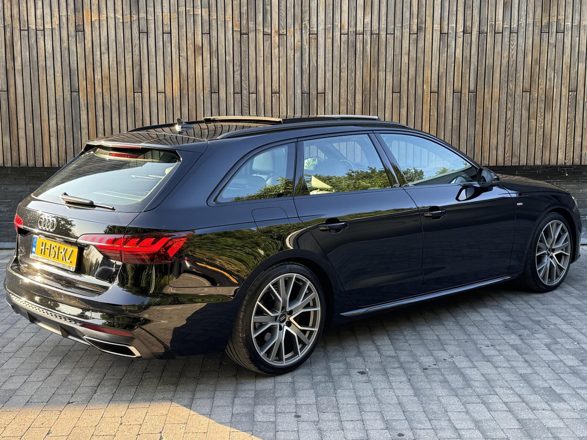 Audi A4 Avant 35 TFSI S-line Automaat | Panoramadak | Leer/alcantara bekleding | Elektrisch verstelbare bestuurdersstoel | LED verlichting | Bang&Olufsen audio | Apple CarPlay | Parkeersensoren voor en achter 45947186-1.jpg | Timcars.nl