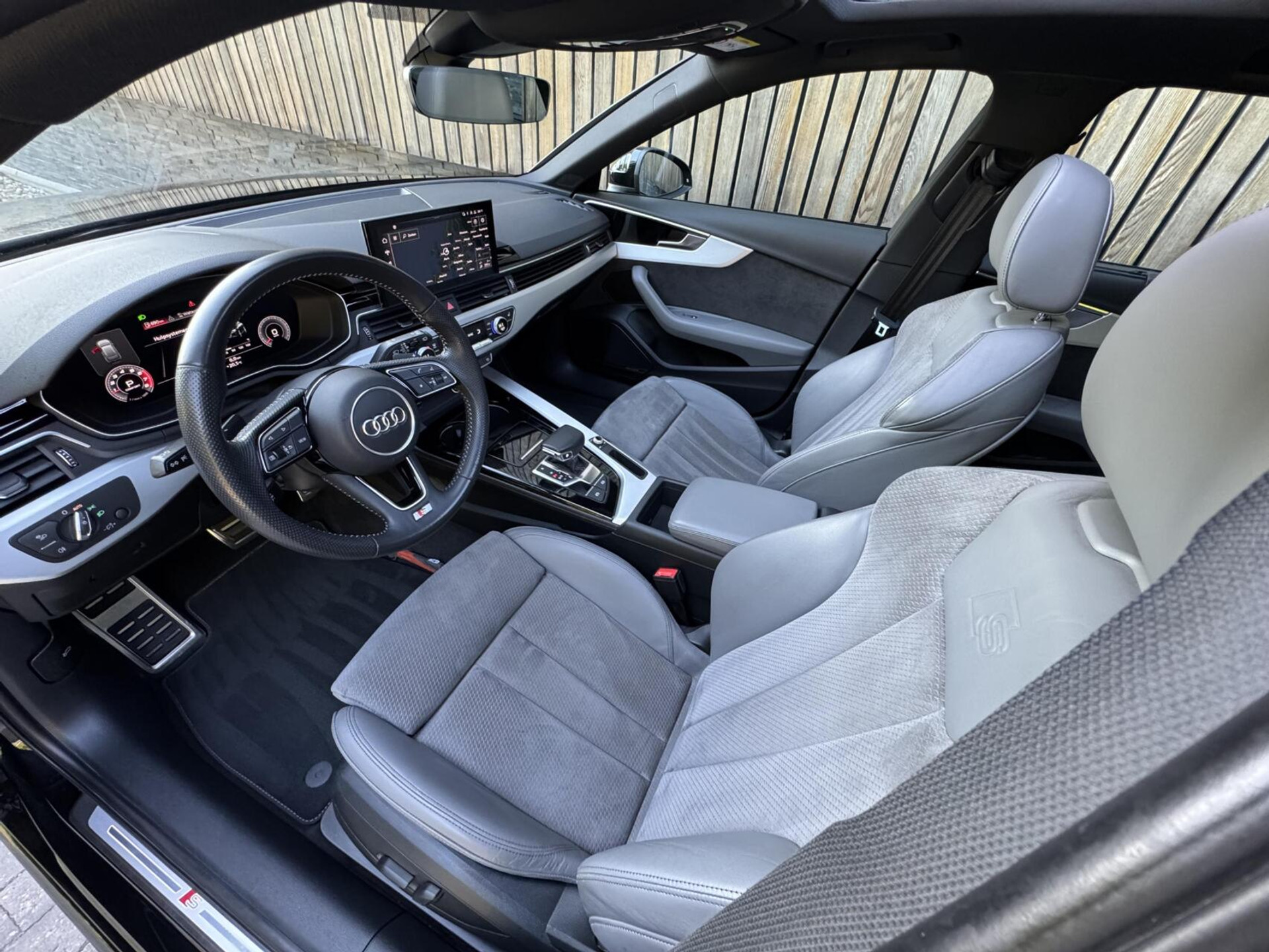 Audi A4 Avant 35 TFSI S-line Automaat | Panoramadak | Leer/alcantara bekleding | Elektrisch verstelbare bestuurdersstoel | LED verlichting | Bang&Olufsen audio | Apple CarPlay | Parkeersensoren voor en achter 45947186-10.jpg | Timcars.nl