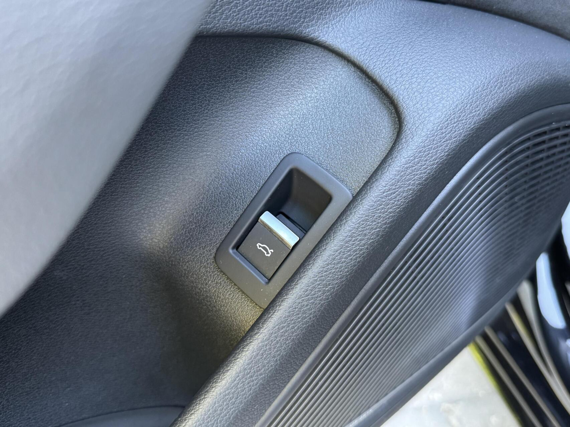 Audi A4 Avant 35 TFSI S-line Automaat | Panoramadak | Leer/alcantara bekleding | Elektrisch verstelbare bestuurdersstoel | LED verlichting | Bang&Olufsen audio | Apple CarPlay | Parkeersensoren voor en achter 45947186-13.jpg | Timcars.nl