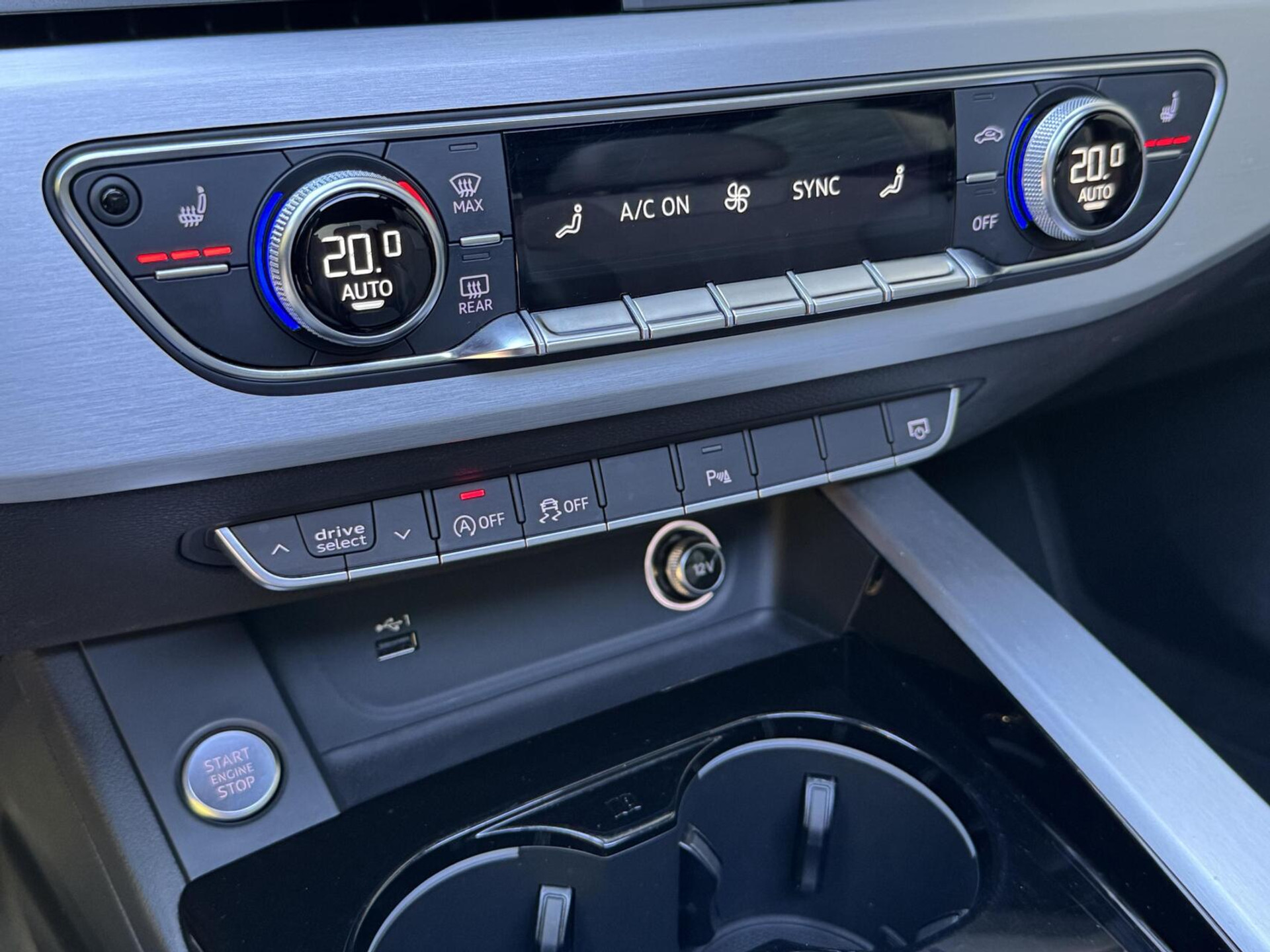 Audi A4 Avant 35 TFSI S-line Automaat | Panoramadak | Leer/alcantara bekleding | Elektrisch verstelbare bestuurdersstoel | LED verlichting | Bang&Olufsen audio | Apple CarPlay | Parkeersensoren voor en achter 45947186-34.jpg | Timcars.nl