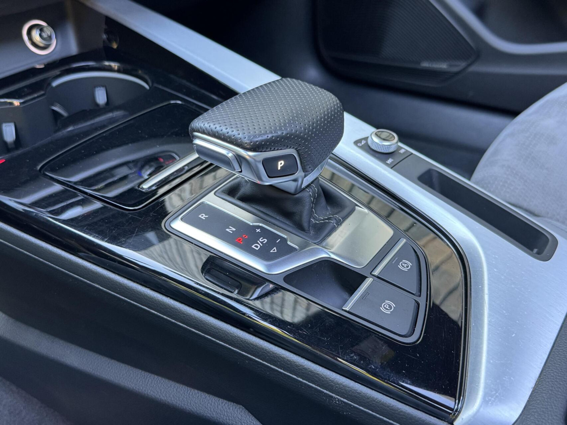 Audi A4 Avant 35 TFSI S-line Automaat | Panoramadak | Leer/alcantara bekleding | Elektrisch verstelbare bestuurdersstoel | LED verlichting | Bang&Olufsen audio | Apple CarPlay | Parkeersensoren voor en achter 45947186-35.jpg | Timcars.nl