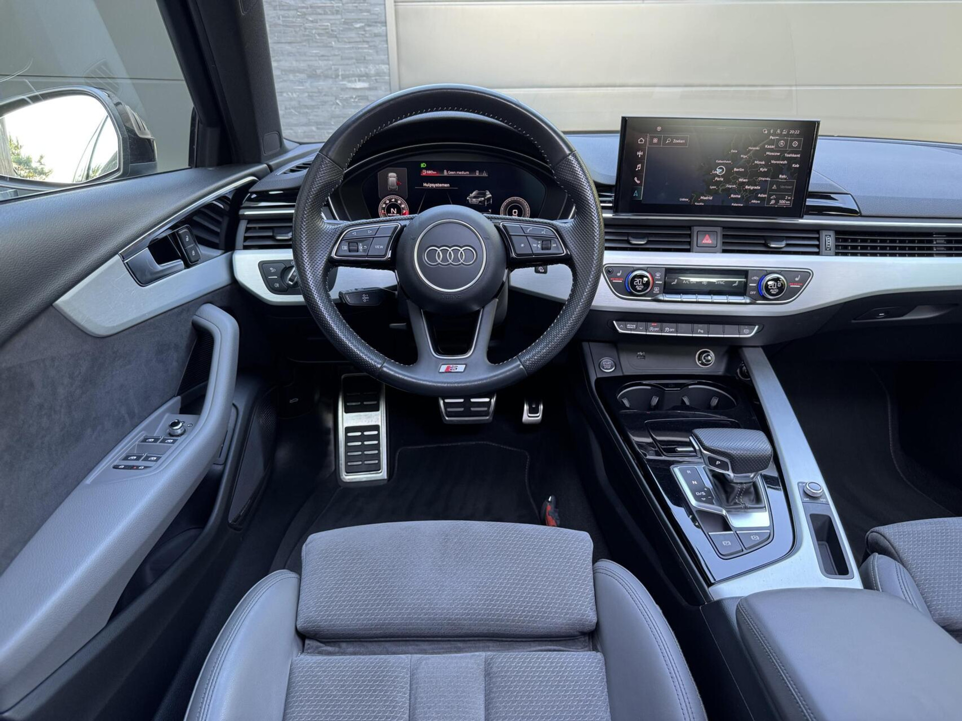 Audi A4 Avant 35 TFSI S-line Automaat | Panoramadak | Leer/alcantara bekleding | Elektrisch verstelbare bestuurdersstoel | LED verlichting | Bang&Olufsen audio | Apple CarPlay | Parkeersensoren voor en achter 45947186-36.jpg | Timcars.nl