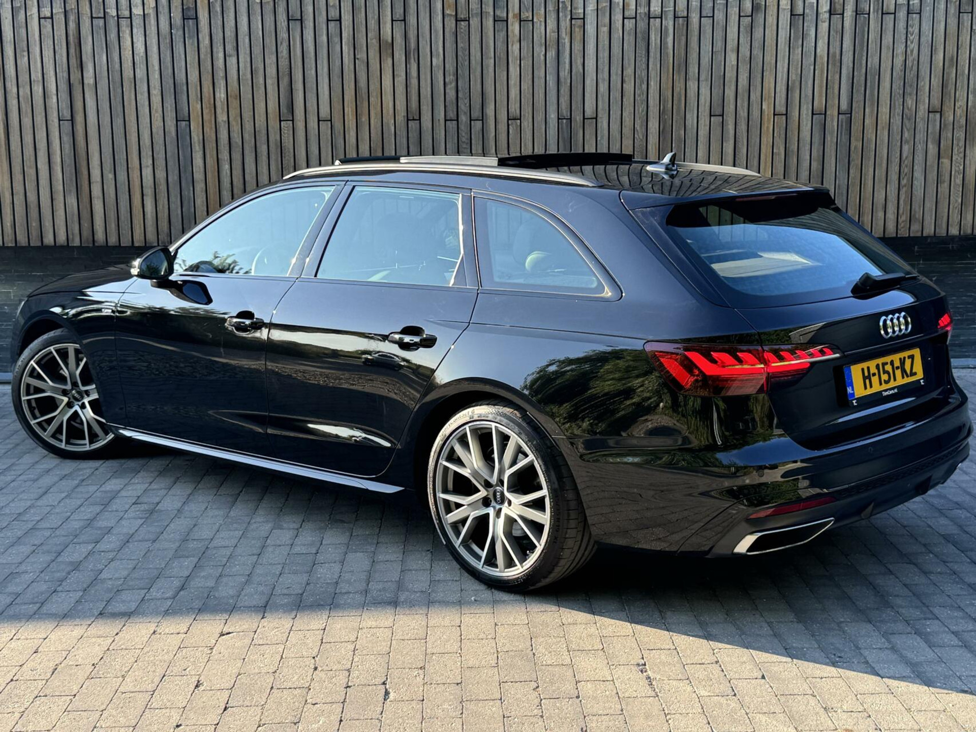 Audi A4 Avant 35 TFSI S-line Automaat | Panoramadak | Leer/alcantara bekleding | Elektrisch verstelbare bestuurdersstoel | LED verlichting | Bang&Olufsen audio | Apple CarPlay | Parkeersensoren voor en achter 45947186-37.jpg | Timcars.nl