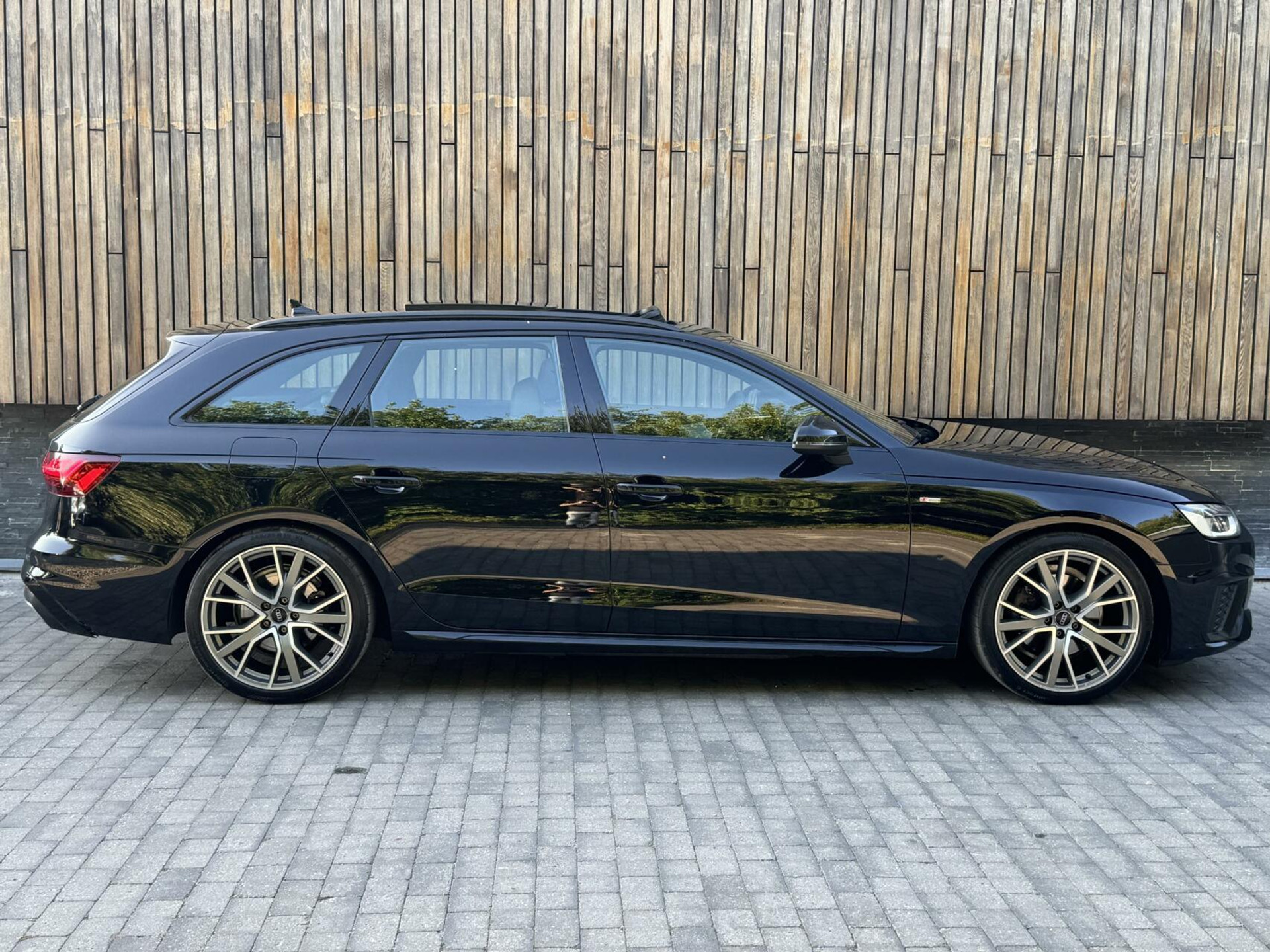 Audi A4 Avant 35 TFSI S-line Automaat | Panoramadak | Leer/alcantara bekleding | Elektrisch verstelbare bestuurdersstoel | LED verlichting | Bang&Olufsen audio | Apple CarPlay | Parkeersensoren voor en achter 45947186-38.jpg | Timcars.nl
