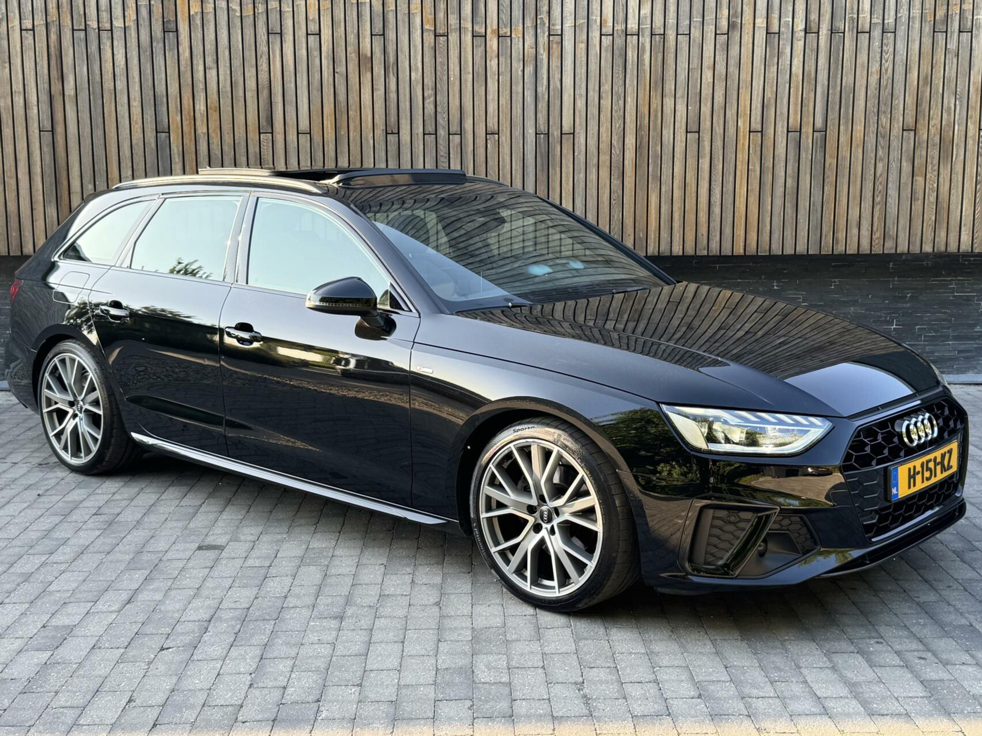 Audi A4 Avant 35 TFSI S-line Automaat | Panoramadak | Leer/alcantara bekleding | Elektrisch verstelbare bestuurdersstoel | LED verlichting | Bang&Olufsen audio | Apple CarPlay | Parkeersensoren voor en achter 45947186-39.jpg | Timcars.nl