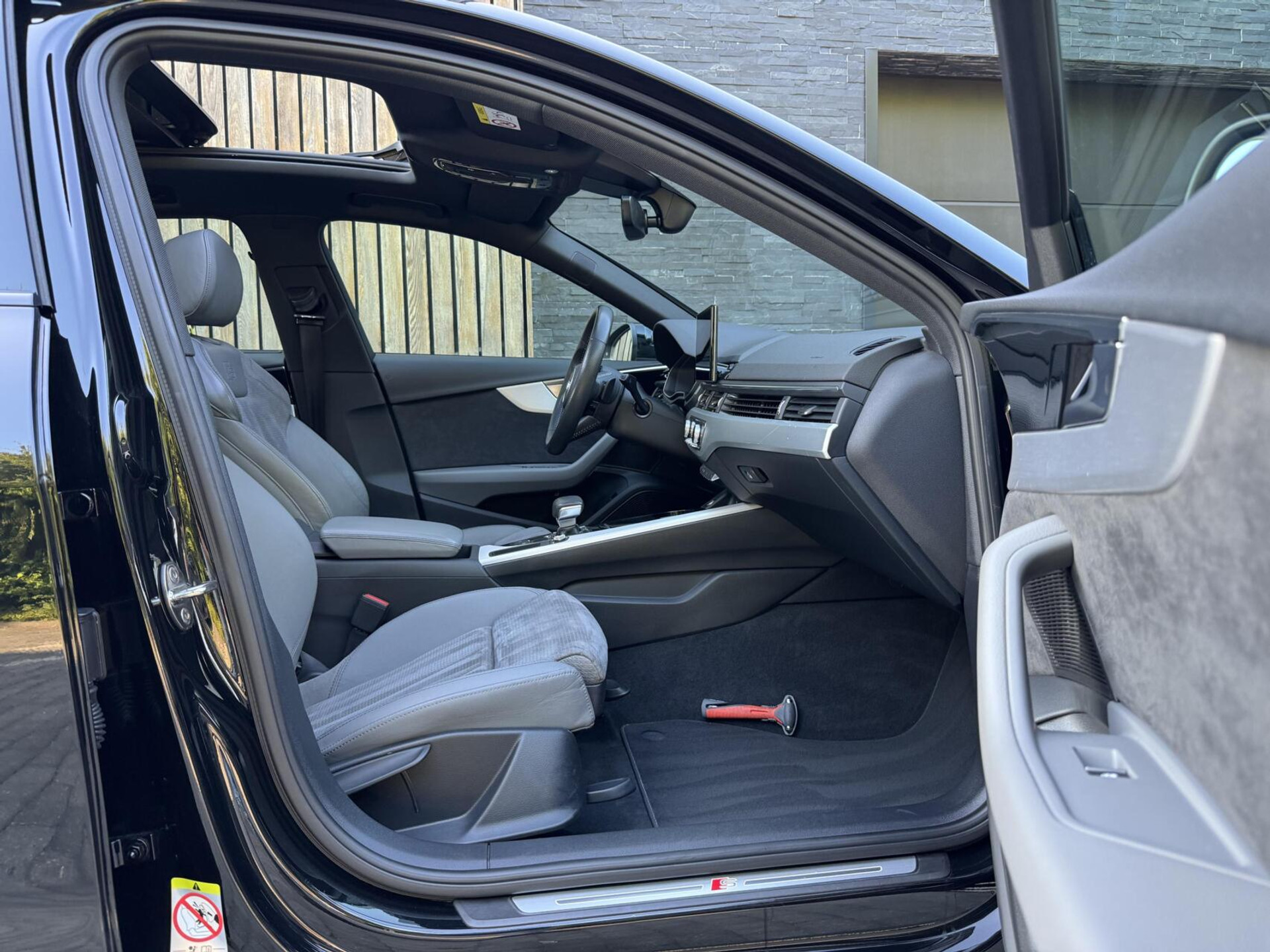 Audi A4 Avant 35 TFSI S-line Automaat | Panoramadak | Leer/alcantara bekleding | Elektrisch verstelbare bestuurdersstoel | LED verlichting | Bang&Olufsen audio | Apple CarPlay | Parkeersensoren voor en achter 45947186-41.jpg | Timcars.nl