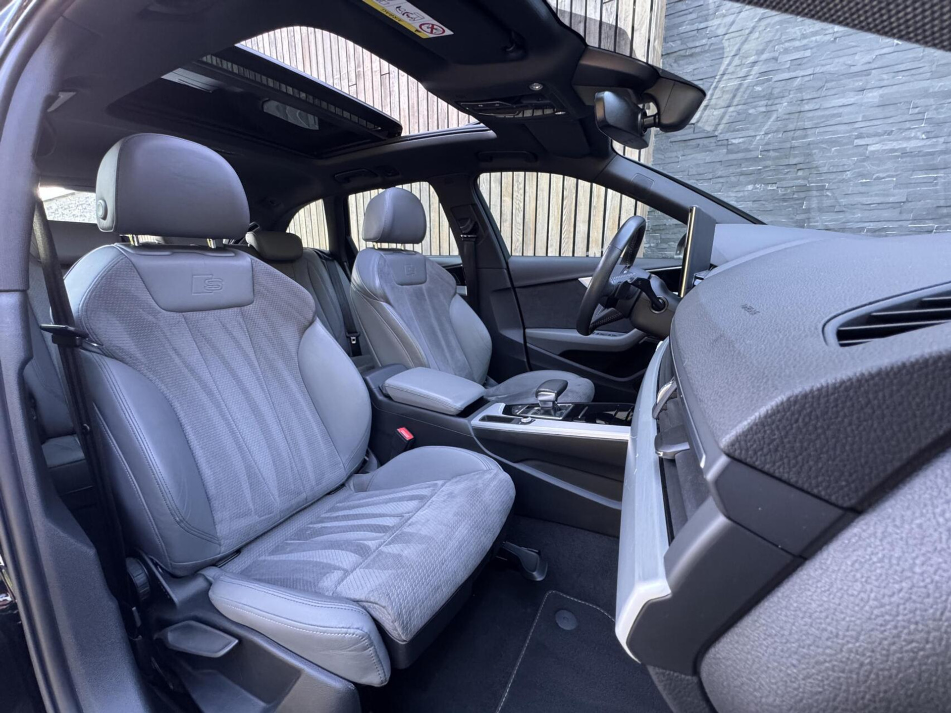 Audi A4 Avant 35 TFSI S-line Automaat | Panoramadak | Leer/alcantara bekleding | Elektrisch verstelbare bestuurdersstoel | LED verlichting | Bang&Olufsen audio | Apple CarPlay | Parkeersensoren voor en achter 45947186-42.jpg | Timcars.nl