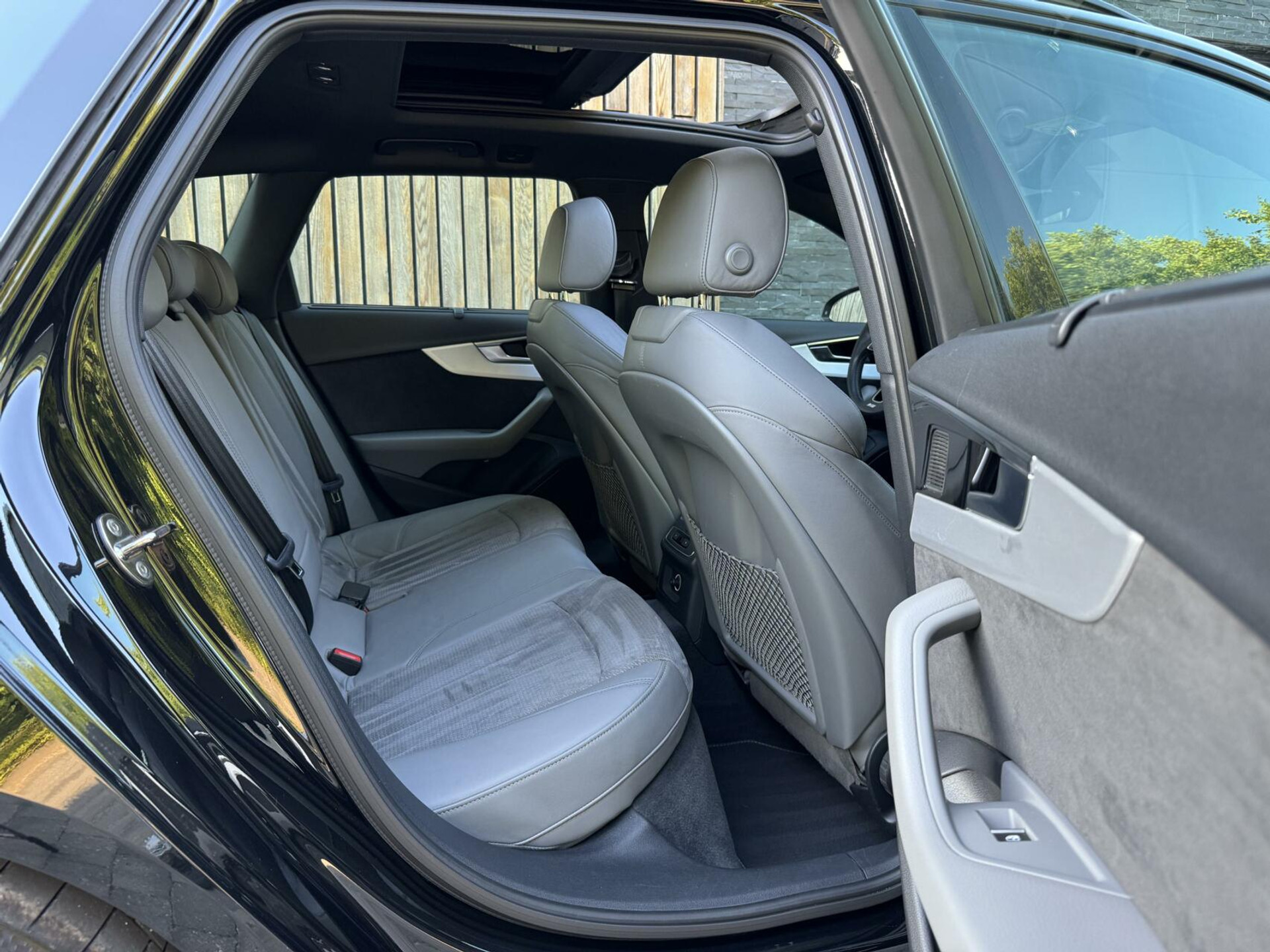 Audi A4 Avant 35 TFSI S-line Automaat | Panoramadak | Leer/alcantara bekleding | Elektrisch verstelbare bestuurdersstoel | LED verlichting | Bang&Olufsen audio | Apple CarPlay | Parkeersensoren voor en achter 45947186-46.jpg | Timcars.nl