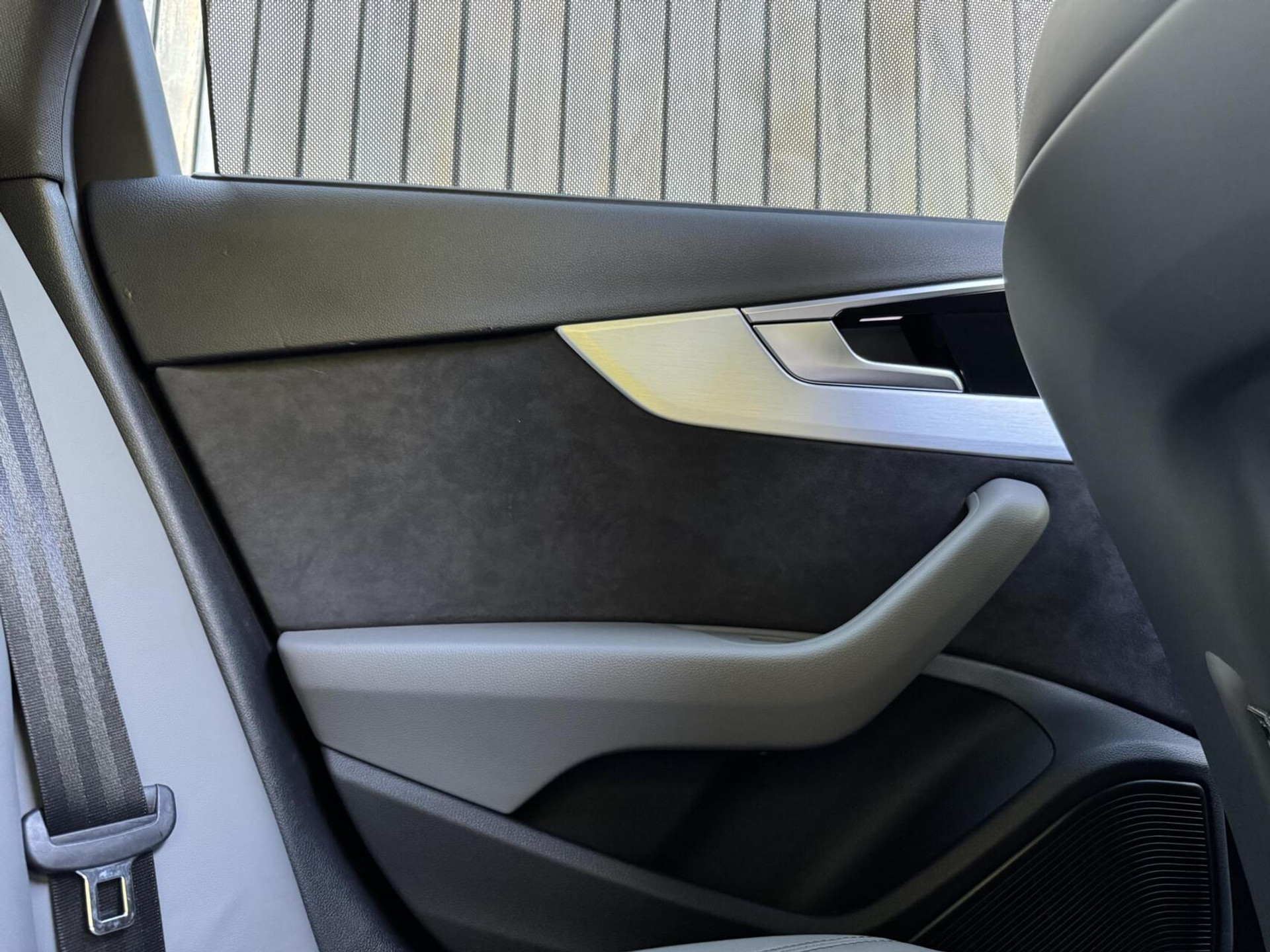 Audi A4 Avant 35 TFSI S-line Automaat | Panoramadak | Leer/alcantara bekleding | Elektrisch verstelbare bestuurdersstoel | LED verlichting | Bang&Olufsen audio | Apple CarPlay | Parkeersensoren voor en achter 45947186-48.jpg | Timcars.nl