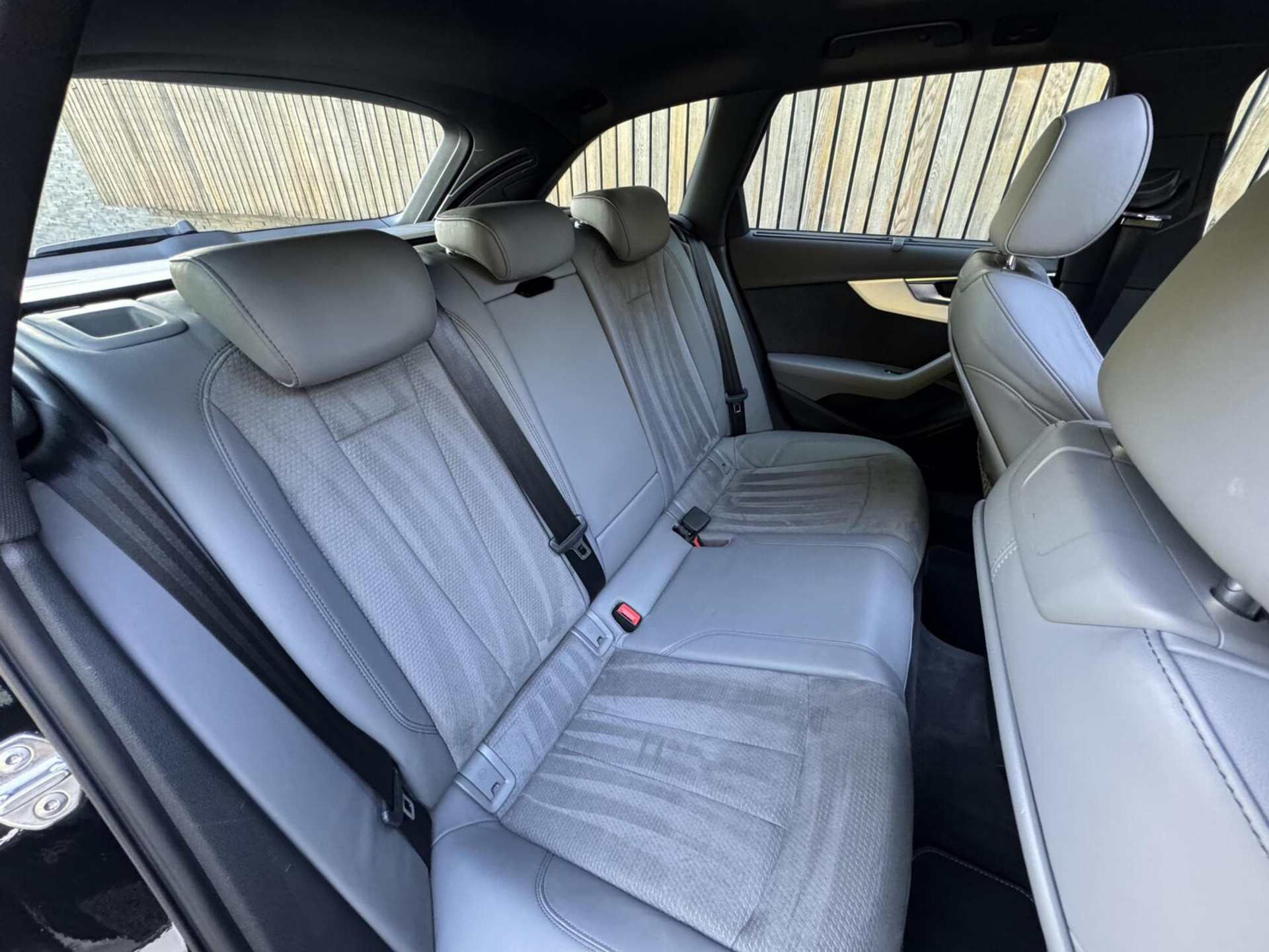 Audi A4 Avant 35 TFSI S-line Automaat | Panoramadak | Leer/alcantara bekleding | Elektrisch verstelbare bestuurdersstoel | LED verlichting | Bang&Olufsen audio | Apple CarPlay | Parkeersensoren voor en achter 45947186-49.jpg | Timcars.nl