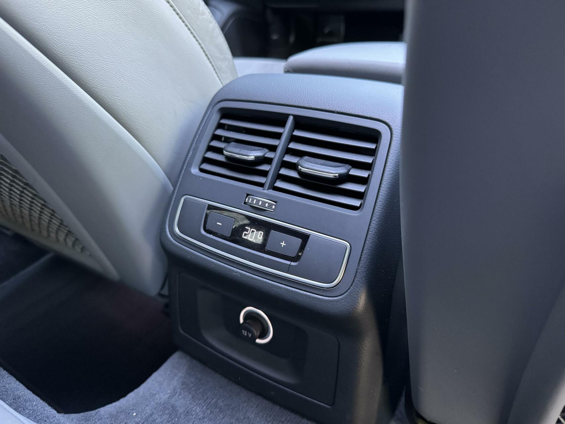 Audi A4 Avant 35 TFSI S-line Automaat | Panoramadak | Leer/alcantara bekleding | Elektrisch verstelbare bestuurdersstoel | LED verlichting | Bang&Olufsen audio | Apple CarPlay | Parkeersensoren voor en achter 45947186-50.jpg | Timcars.nl