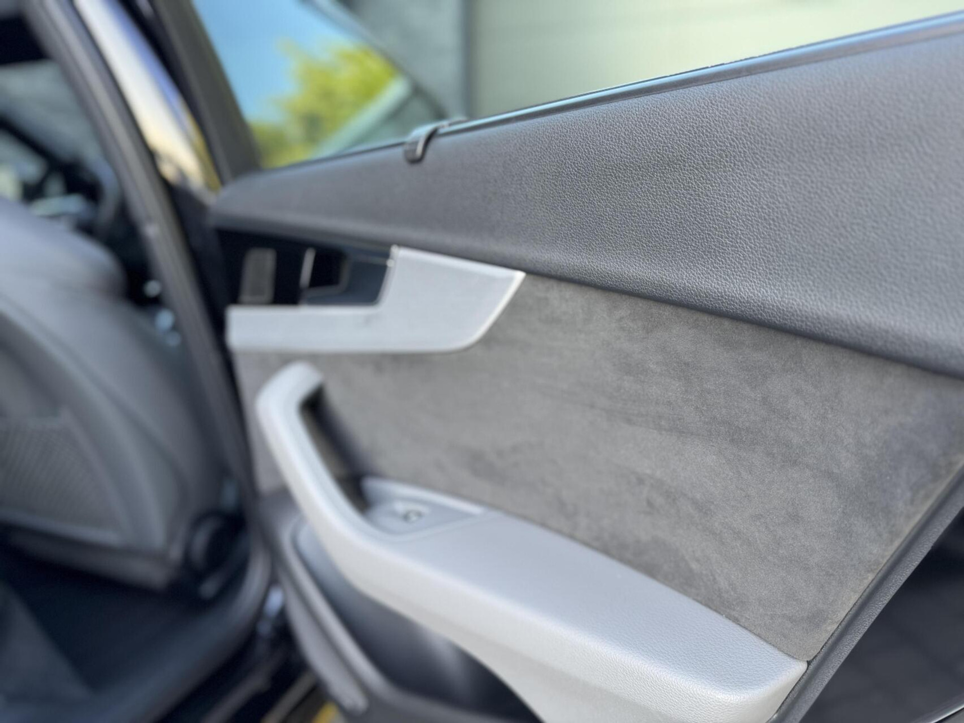 Audi A4 Avant 35 TFSI S-line Automaat | Panoramadak | Leer/alcantara bekleding | Elektrisch verstelbare bestuurdersstoel | LED verlichting | Bang&Olufsen audio | Apple CarPlay | Parkeersensoren voor en achter 45947186-58.jpg | Timcars.nl