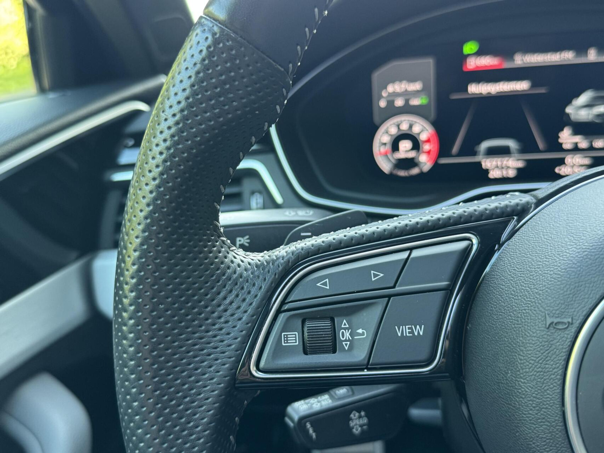 Audi A4 Avant 35 TFSI S-line Automaat | Panoramadak | Leer/alcantara bekleding | Elektrisch verstelbare bestuurdersstoel | LED verlichting | Bang&Olufsen audio | Apple CarPlay | Parkeersensoren voor en achter 45947186-6.jpg | Timcars.nl