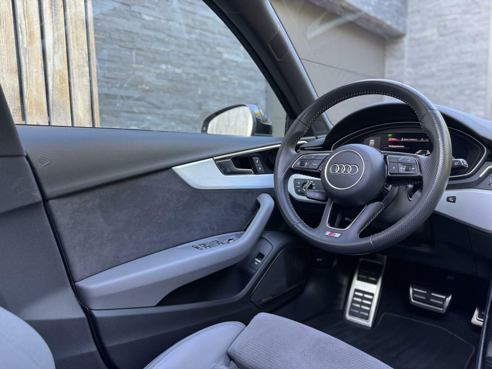 Audi A4 Avant 35 TFSI S-line Automaat | Panoramadak | Leer/alcantara bekleding | Elektrisch verstelbare bestuurdersstoel | LED verlichting | Bang&Olufsen audio | Apple CarPlay | Parkeersensoren voor en achter 45947186-61.jpg | Timcars.nl