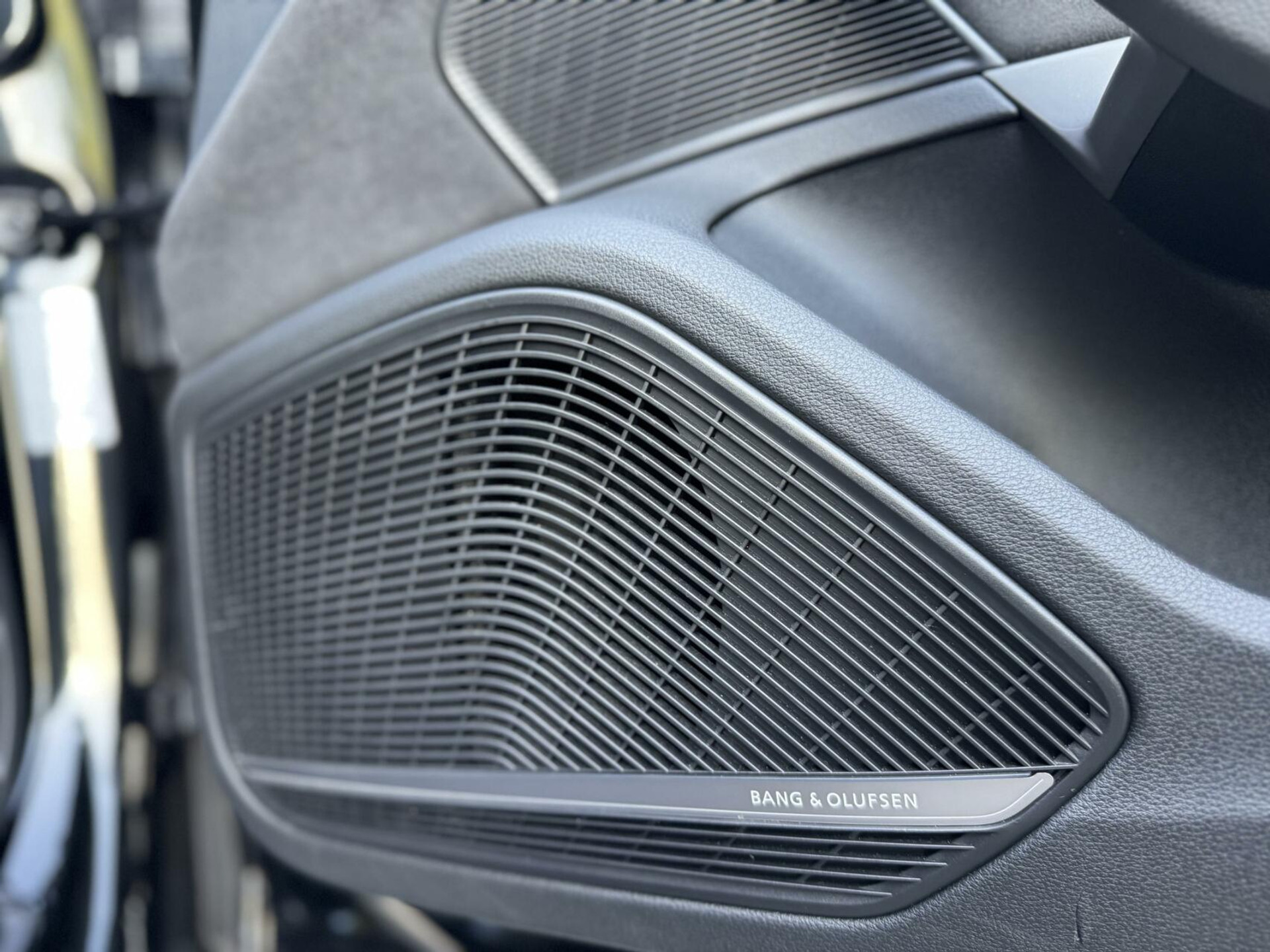 Audi A4 Avant 35 TFSI S-line Automaat | Panoramadak | Leer/alcantara bekleding | Elektrisch verstelbare bestuurdersstoel | LED verlichting | Bang&Olufsen audio | Apple CarPlay | Parkeersensoren voor en achter 45947186-64.jpg | Timcars.nl